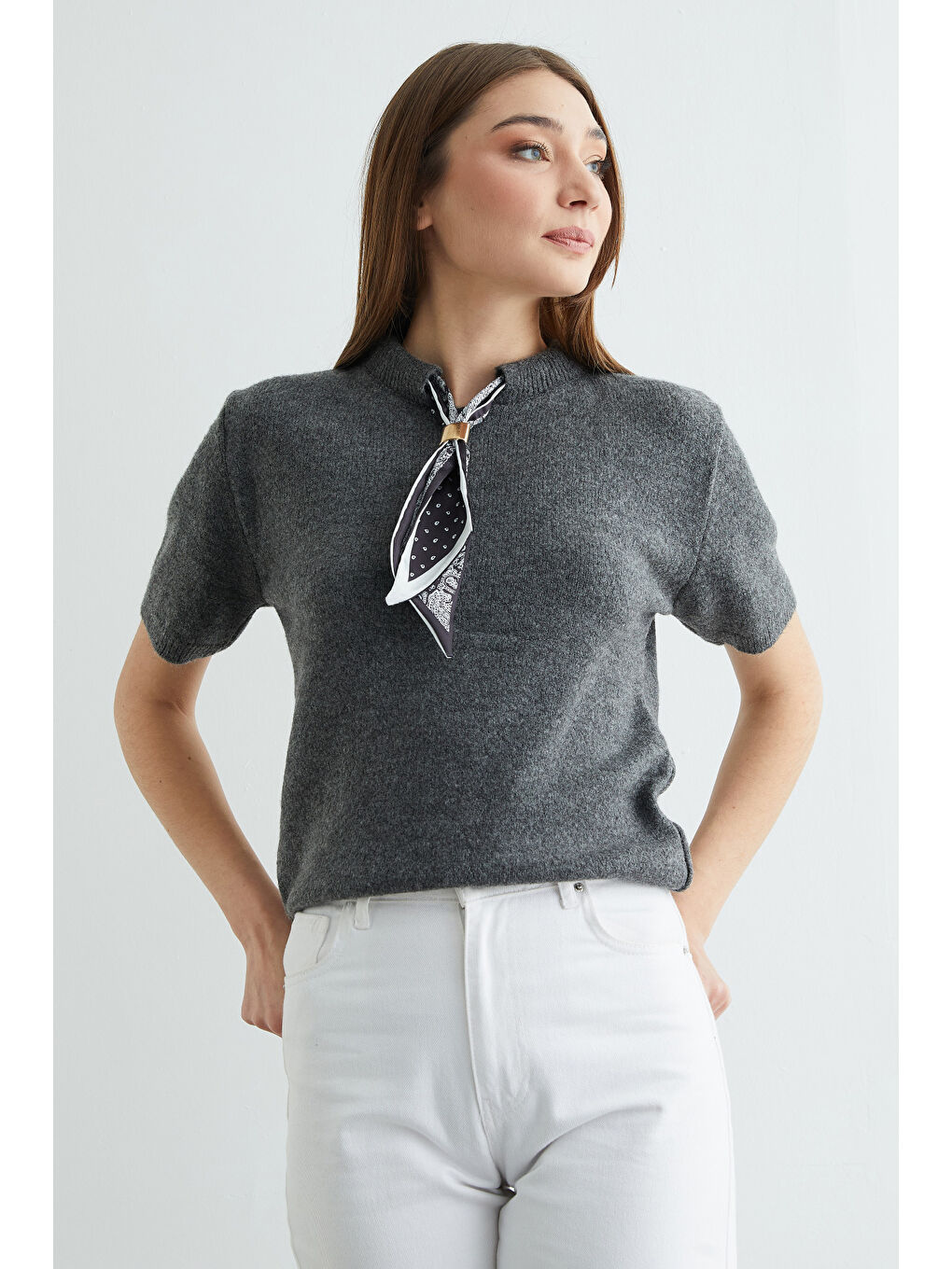Antrasit Fular Detaylı Bisiklet Yaka Kısa Kol Triko Kazak-3