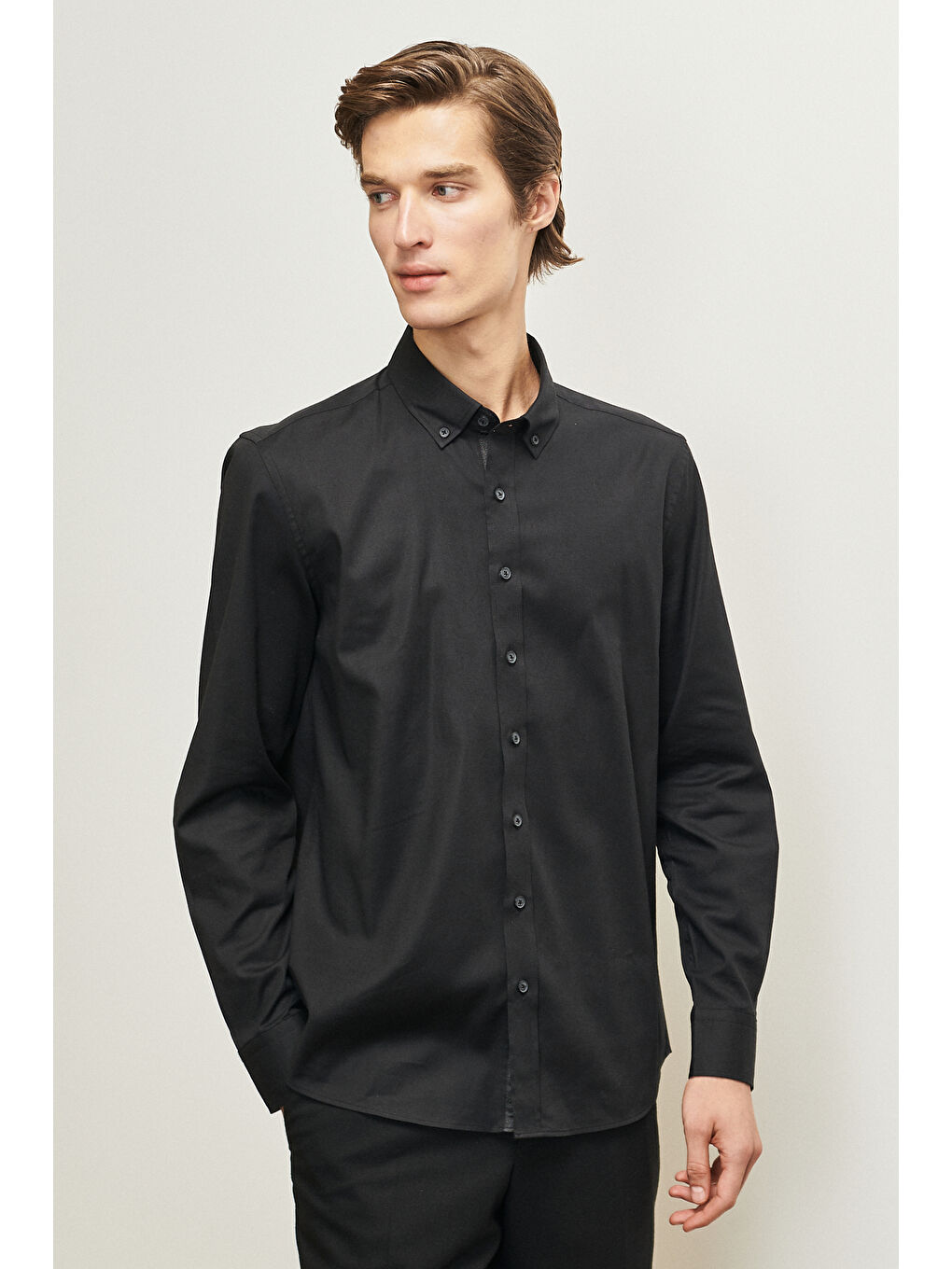 Erkek Siyah Slim Fit Dar Kesim Düğmeli Yaka Gabardin Desenli Gömlek-2