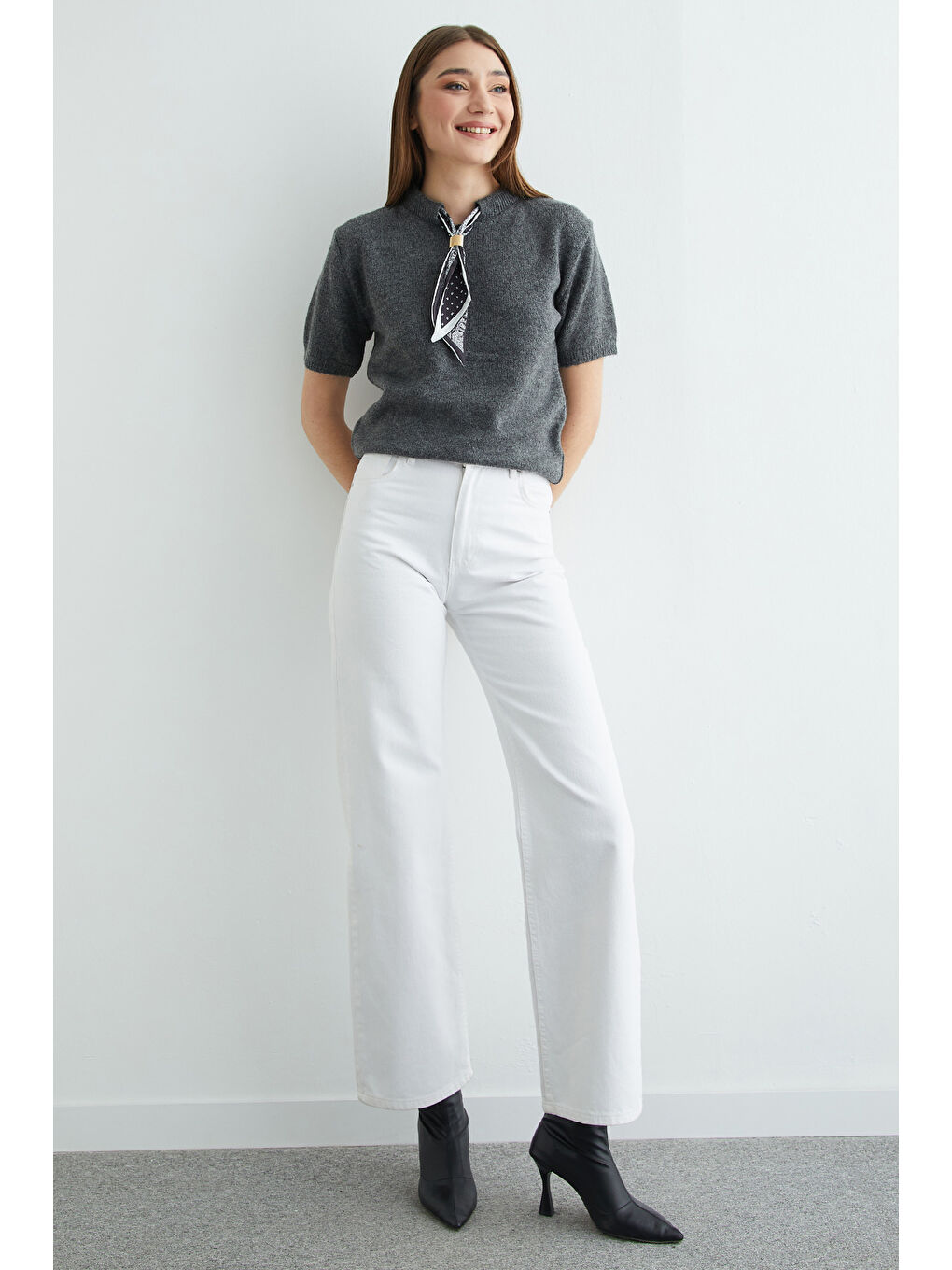 Antrasit Fular Detaylı Bisiklet Yaka Kısa Kol Triko Kazak-4