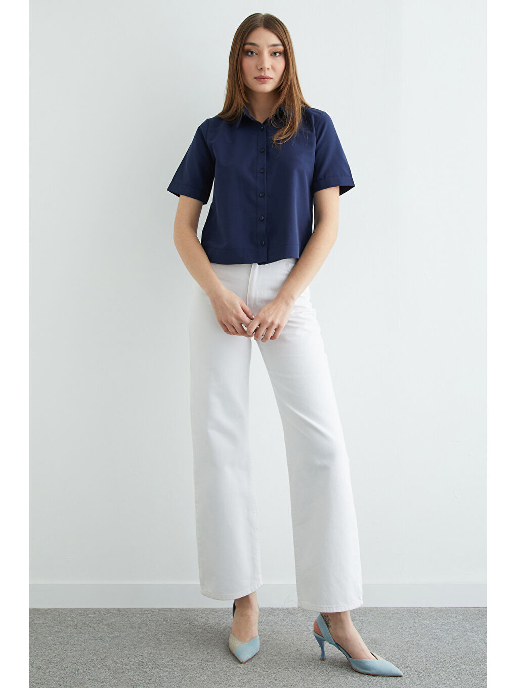 Lacivert Basic Kolu Ve Beli Manşetli Crop Gömlek-4