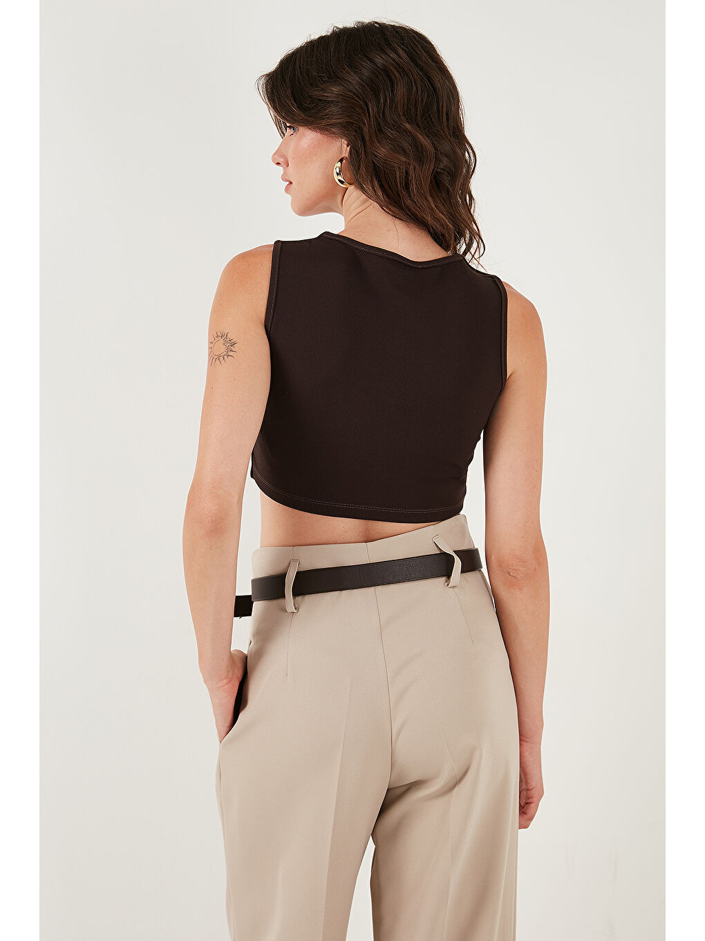 Kahverengi Slim Fit Kalp Yaka Düğmeli Kalın Askılı Kadın Crop Yelek 5865497-6