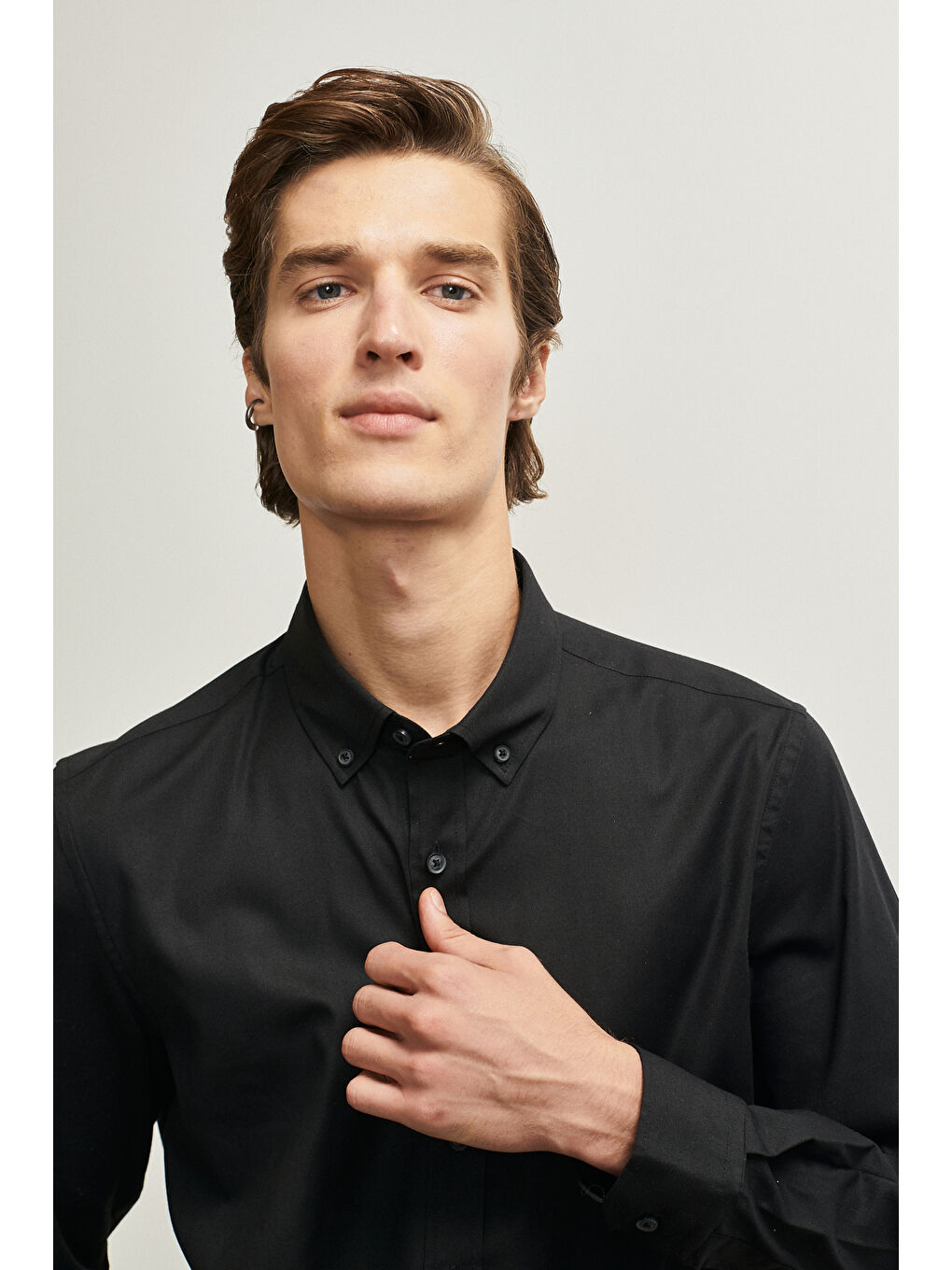 Erkek Siyah Slim Fit Dar Kesim Düğmeli Yaka Gabardin Desenli Gömlek-3