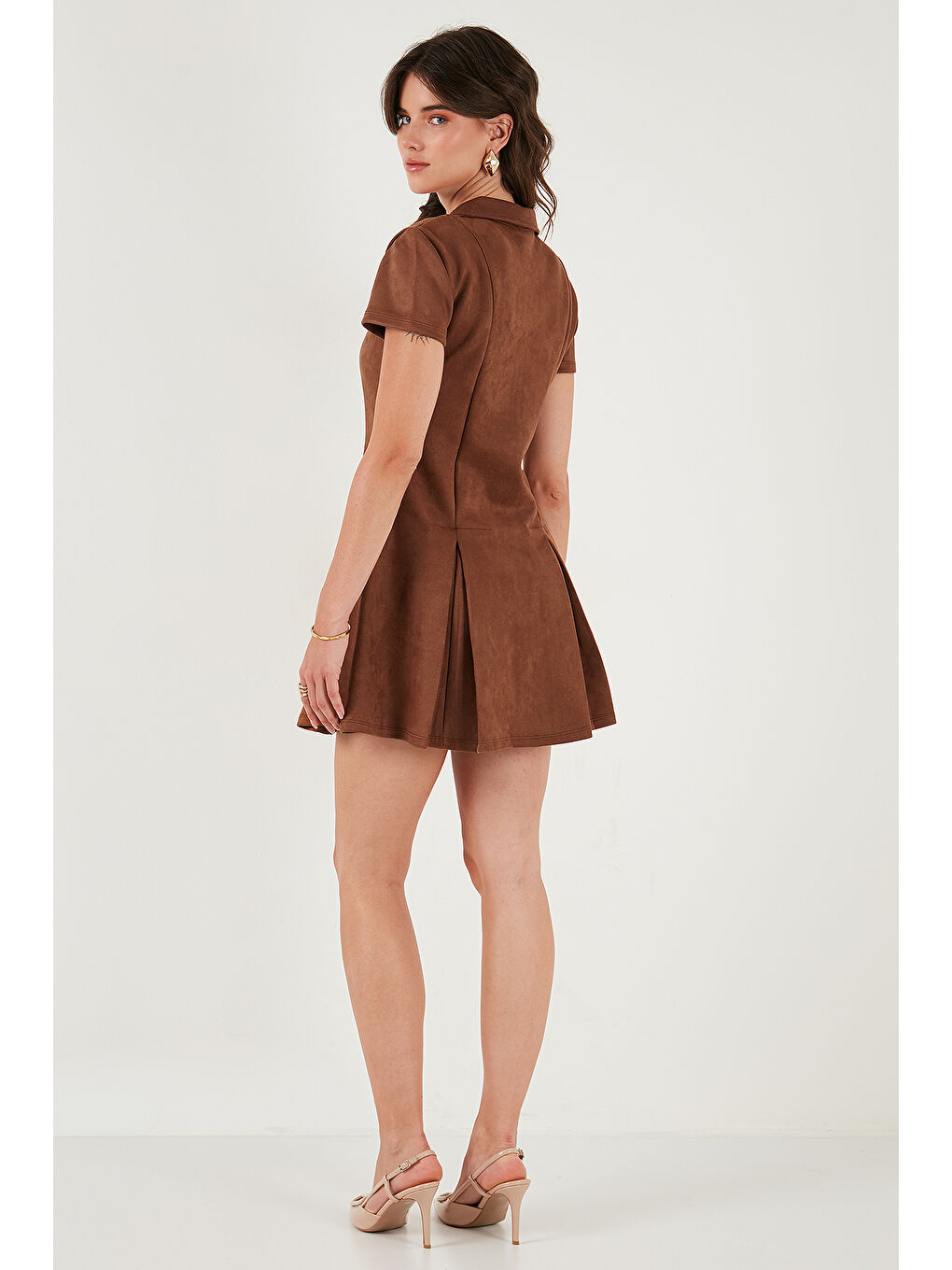 Kahverengi Regular Fit Fermuarlı Polo Yaka Kısa Kollu Pileli Kadın Süet Elbise 5866438-6