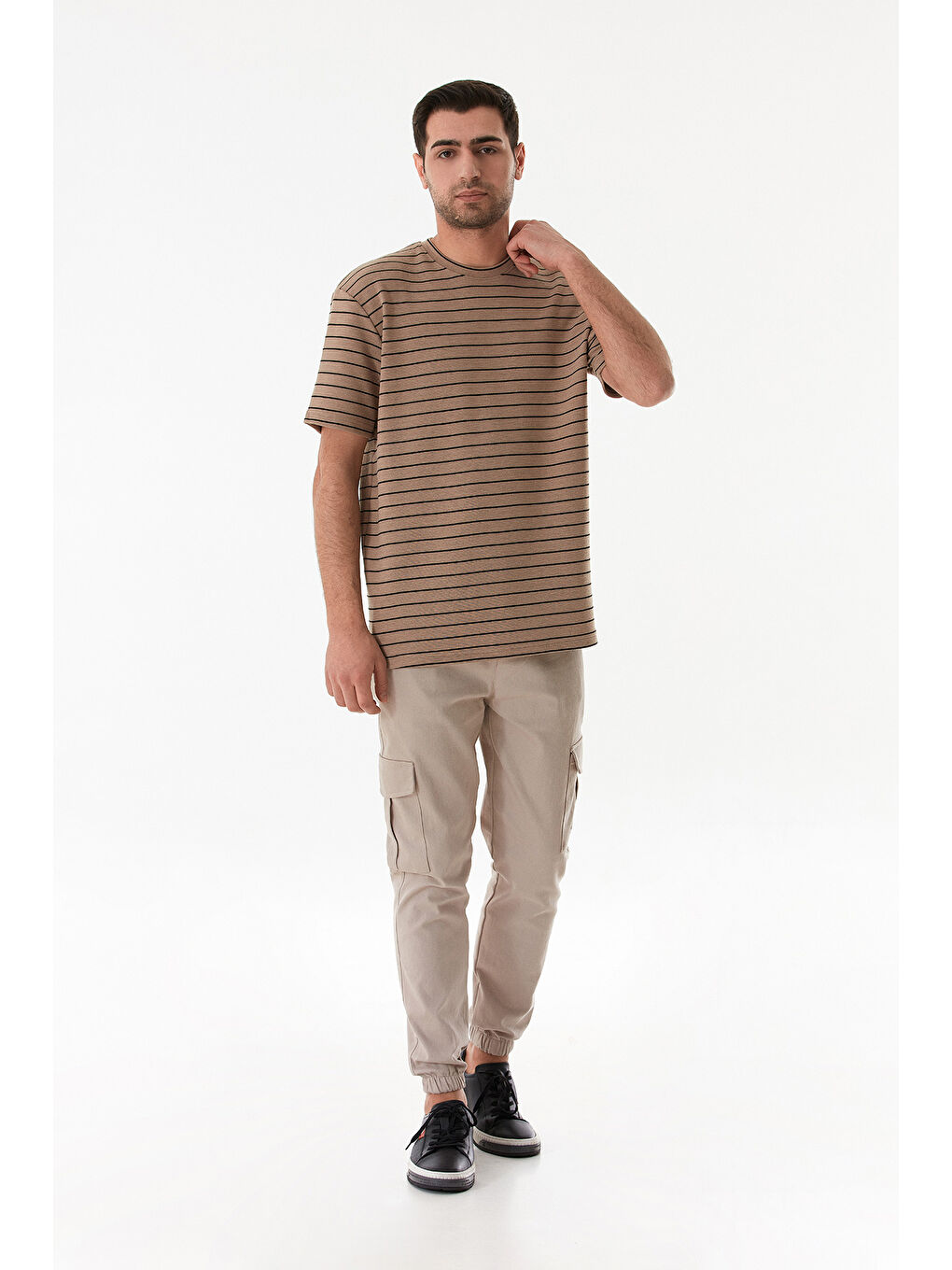Kahverengi Çizgili Jakarlı Bisiklet Yaka Tişört-2