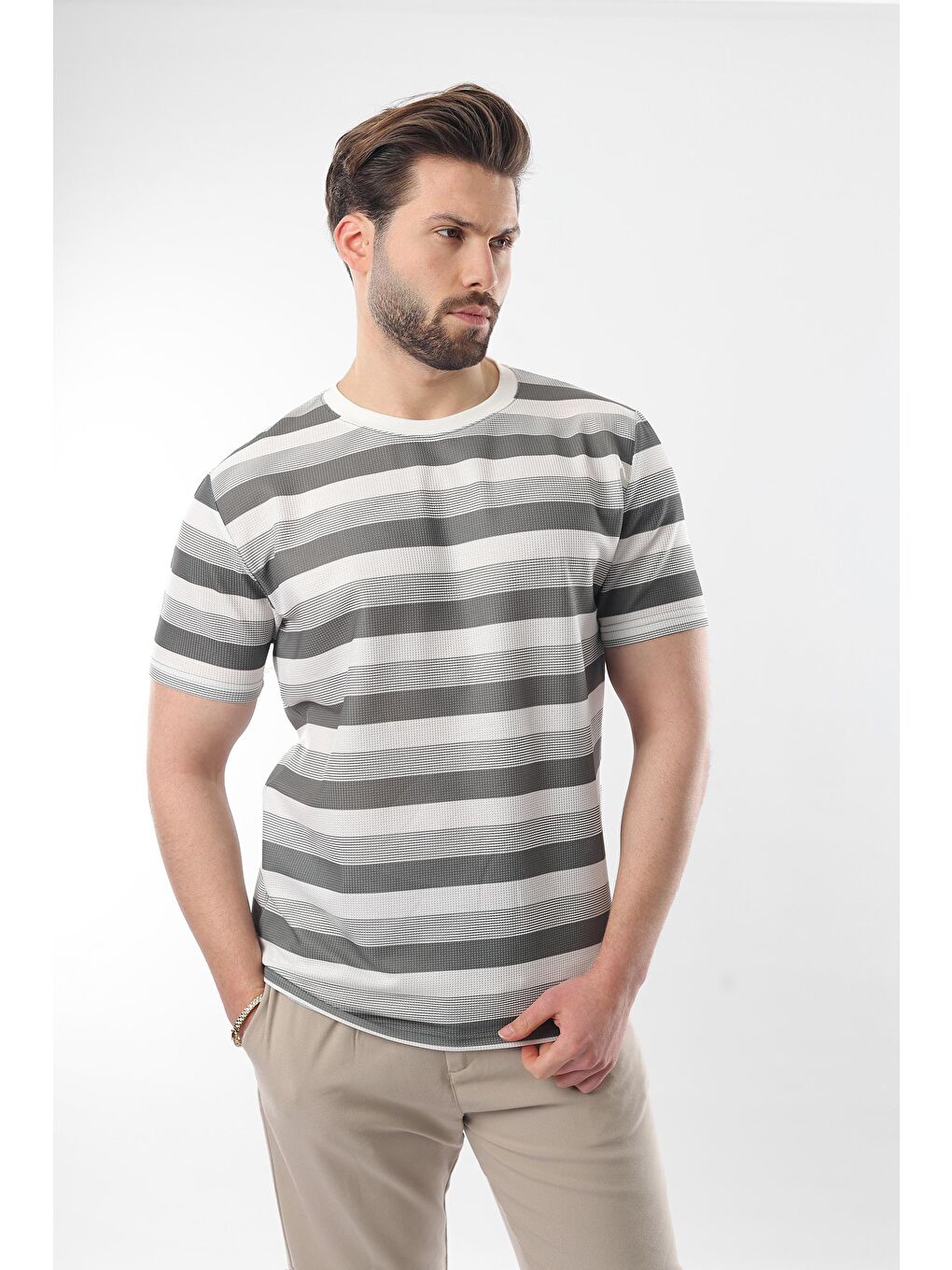 Haki Bisiklet Yaka Çizgili Erkek T-Shirt E7118-2