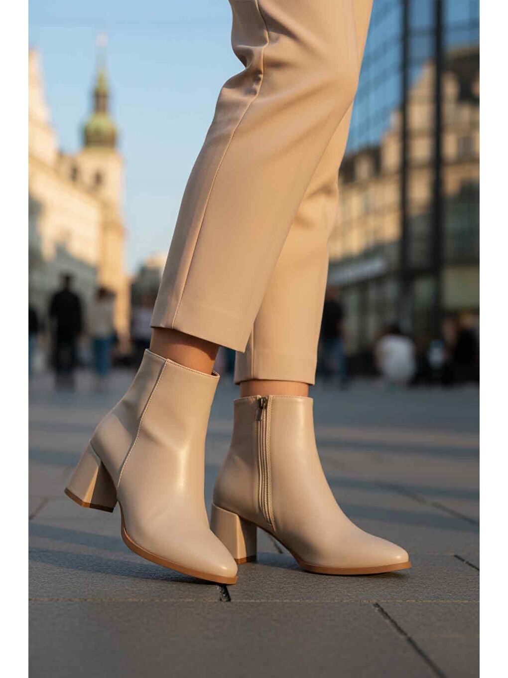 Bej Cilt Fermuarlı Polarlı Kaymaz Kadın Topuklu Bot 343126 Z-2