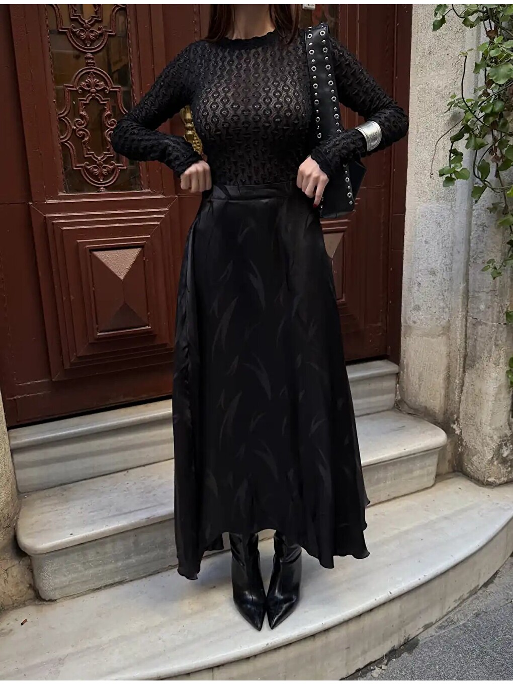 Siyah Yüksek Bel Desenli Saten Etek-1