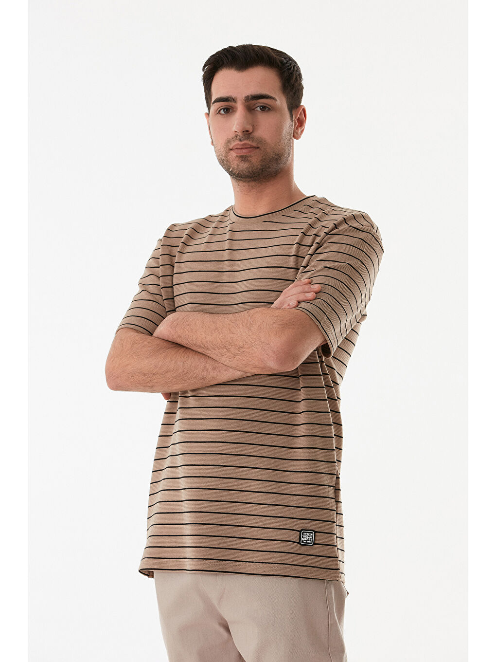 Kahverengi Çizgili Jakarlı Bisiklet Yaka Tişört-3