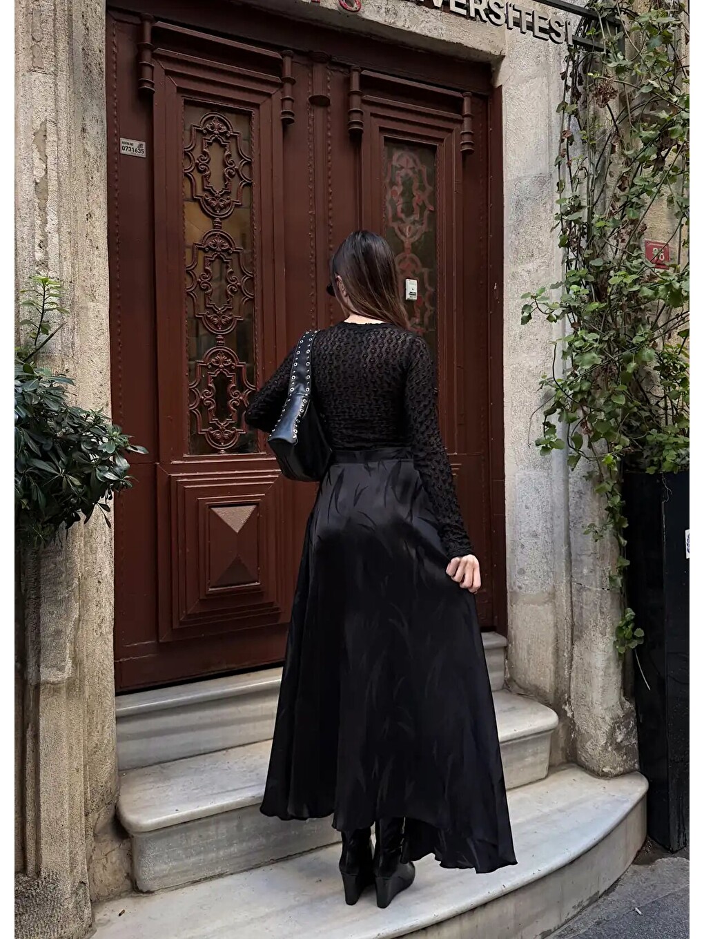 Siyah Yüksek Bel Desenli Saten Etek-3