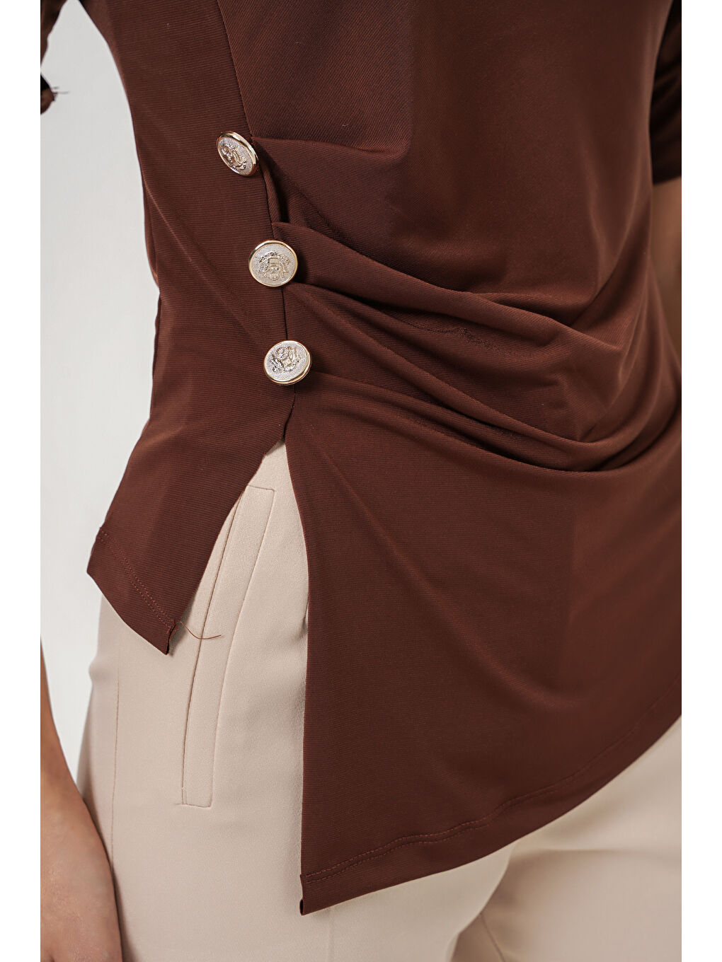 Kadın Düğme Detaylı Sandy Bluz 992 - Kahverengi-4