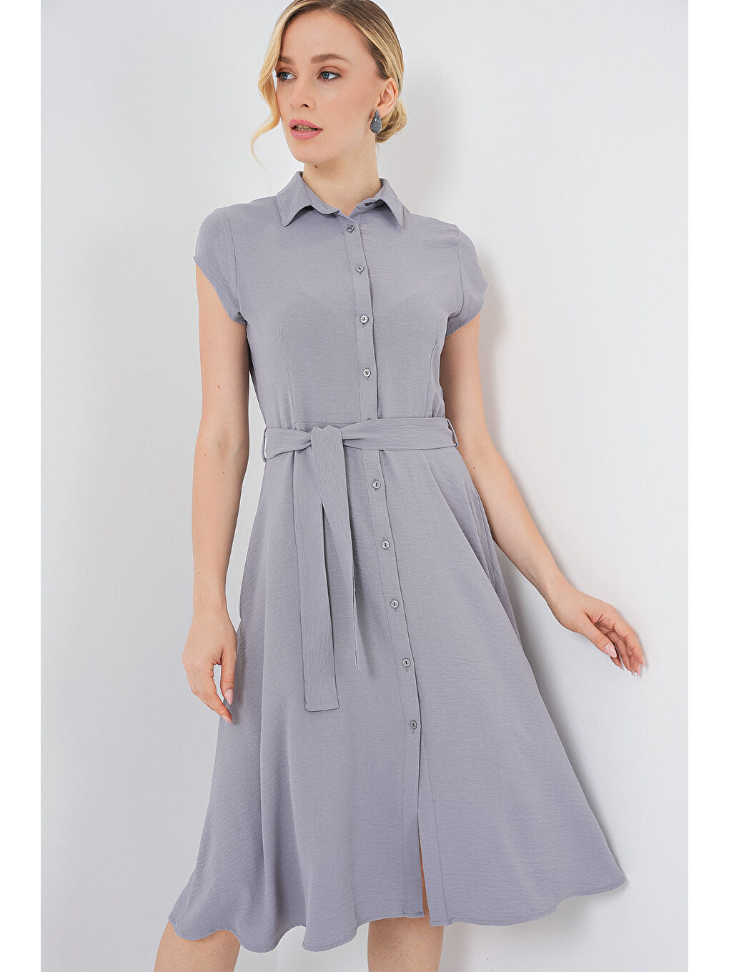 1677 Boydan Düğmeli Kuşaklı Elbise - Gri