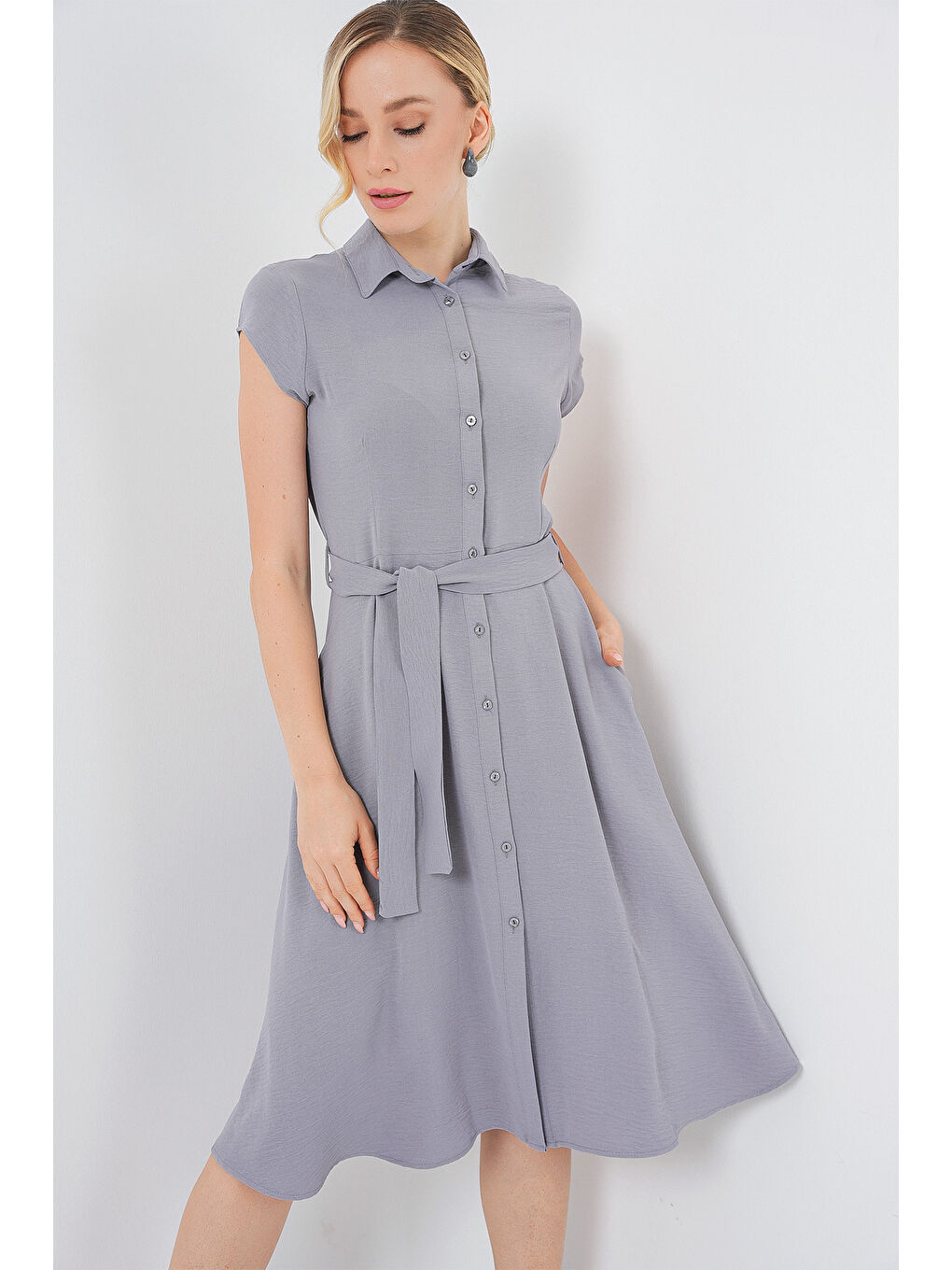 1677 Boydan Düğmeli Kuşaklı Elbise - Gri-2