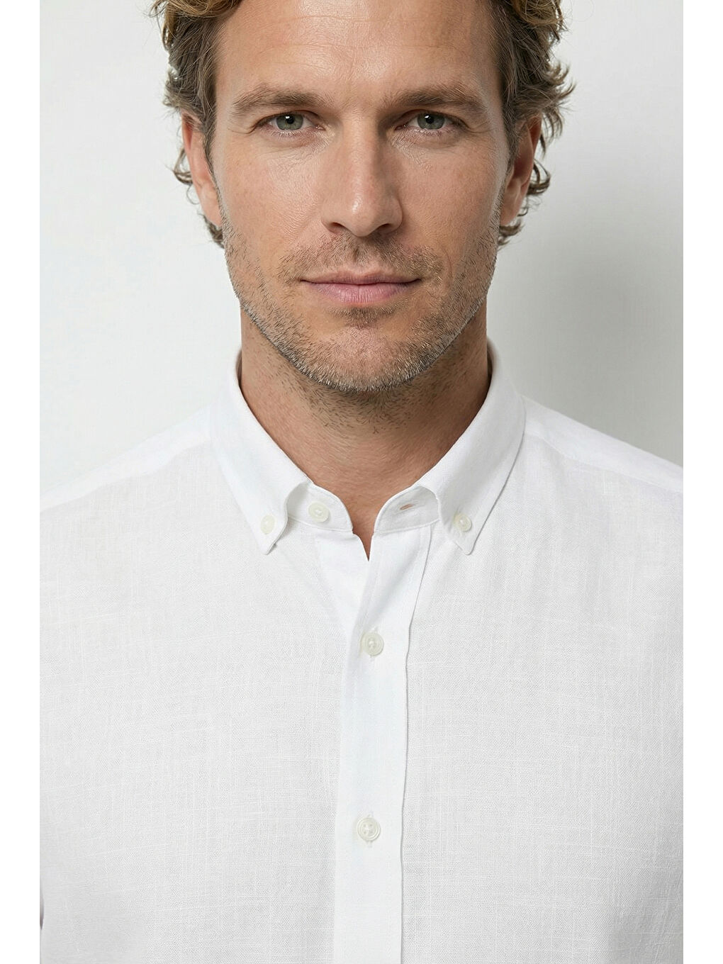 Beyaz Uzun Kol Regular Fit Düğmeli Yaka Spor Pamuk Nefes Alabilen Keten Görünümlü Gömlek-1