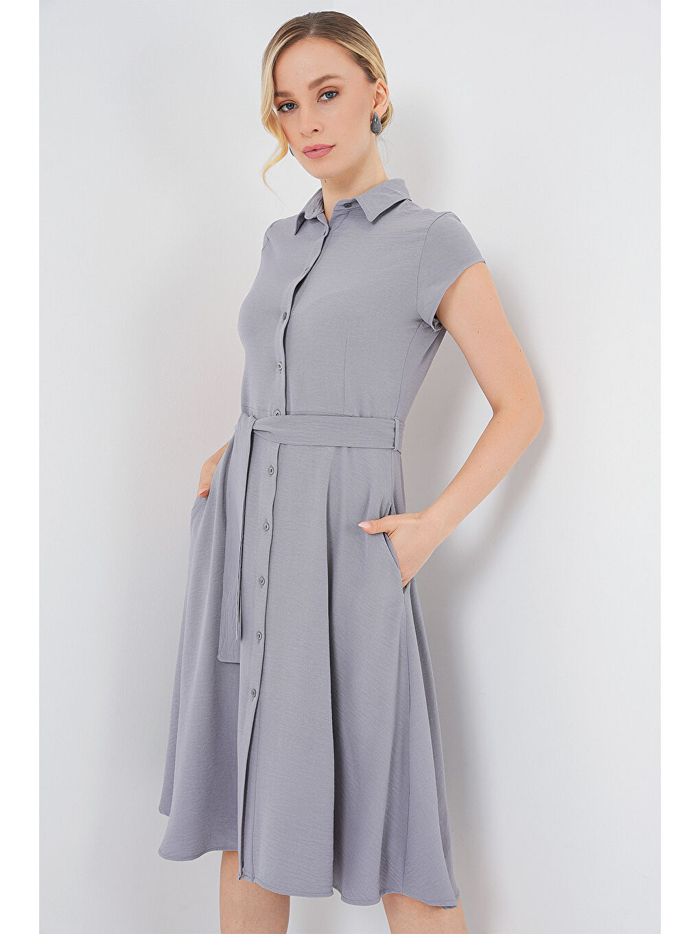 1677 Boydan Düğmeli Kuşaklı Elbise - Gri-3