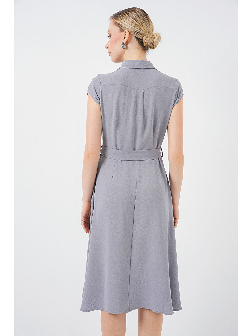 1677 Boydan Düğmeli Kuşaklı Elbise - Gri-5