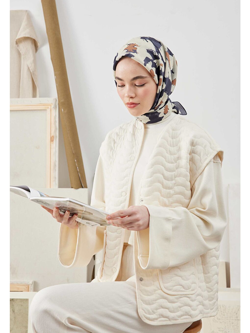 Multı Flower Desen Pamuk İpek Eşarp Lacivert