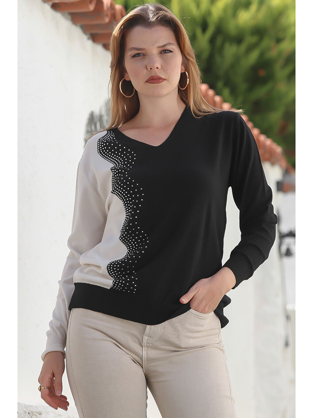 Siyah-Bej V Yaka Uzun Kol Taşlı Casual Triko Kazak 65 60-1
