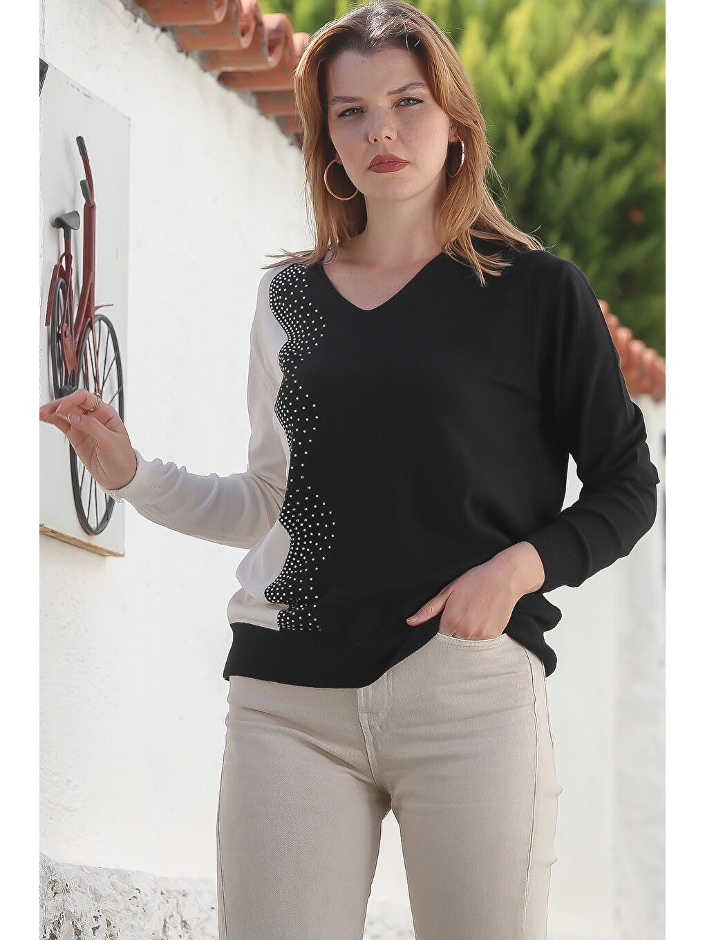 Siyah-Bej V Yaka Uzun Kol Taşlı Casual Triko Kazak 65 60-2