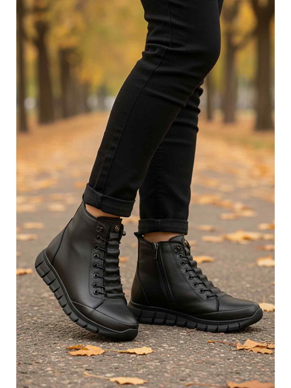 Siyah Hakiki Deri İçi Polarlı Kaymaz Fermuarlı Kadın Bot 3910 Z-2