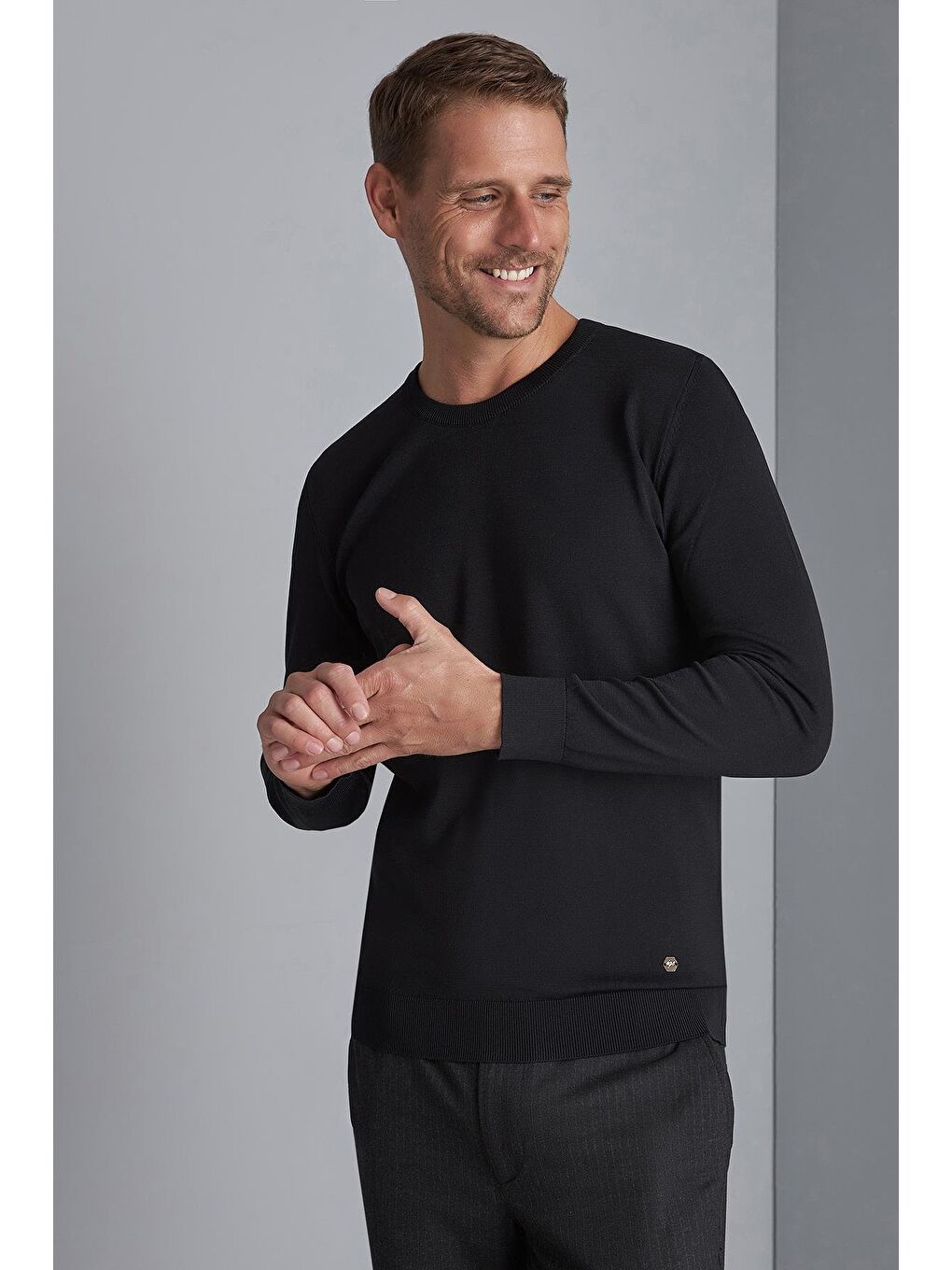 Siyah Slim Fit Dar Kalıp Bisiklet Yaka Düz Uzun Kollu Triko-1