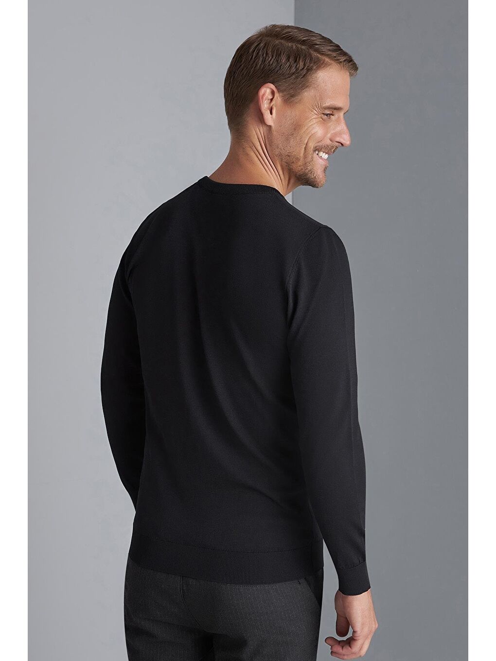 Siyah Slim Fit Dar Kalıp Bisiklet Yaka Düz Uzun Kollu Triko-2