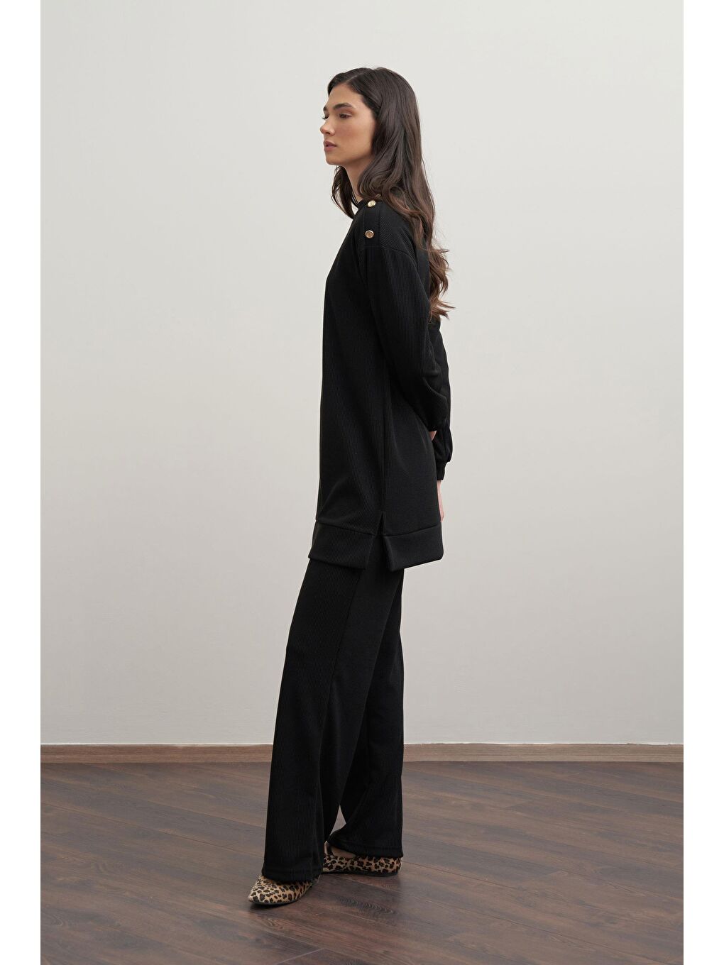 Siyah-Fitilli Dökümlü Pantolonlu Takım-1