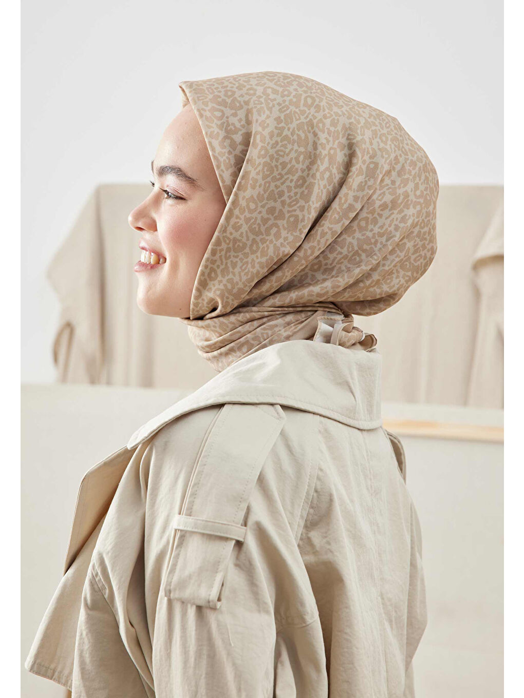 Leopar Desen Pamuk İpek Eşarp Bej-3