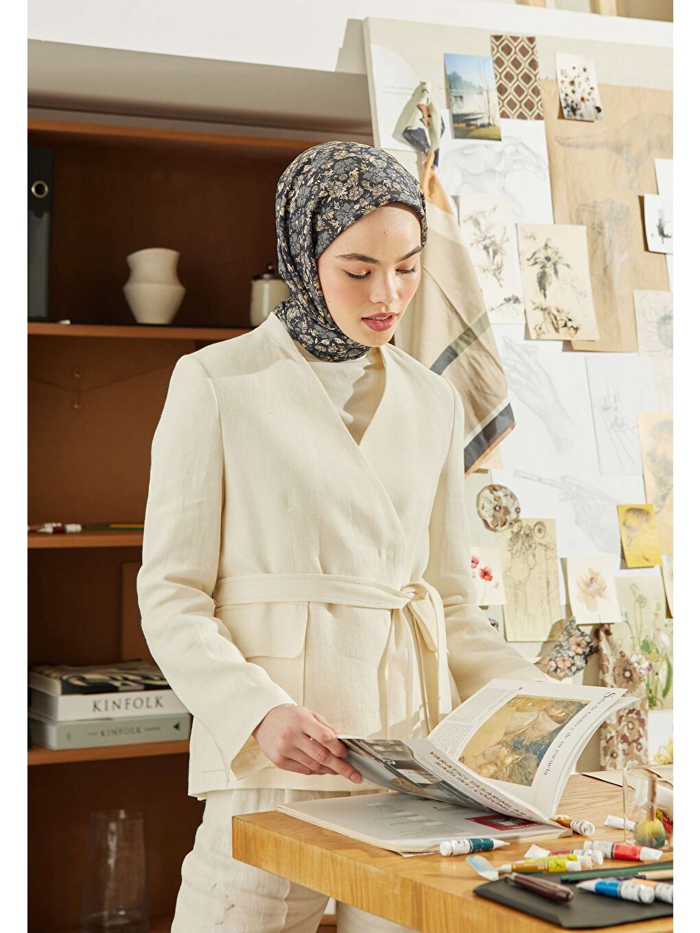 Bloomıng Garden Desen Pamuk İpek Eşarp Lacivert