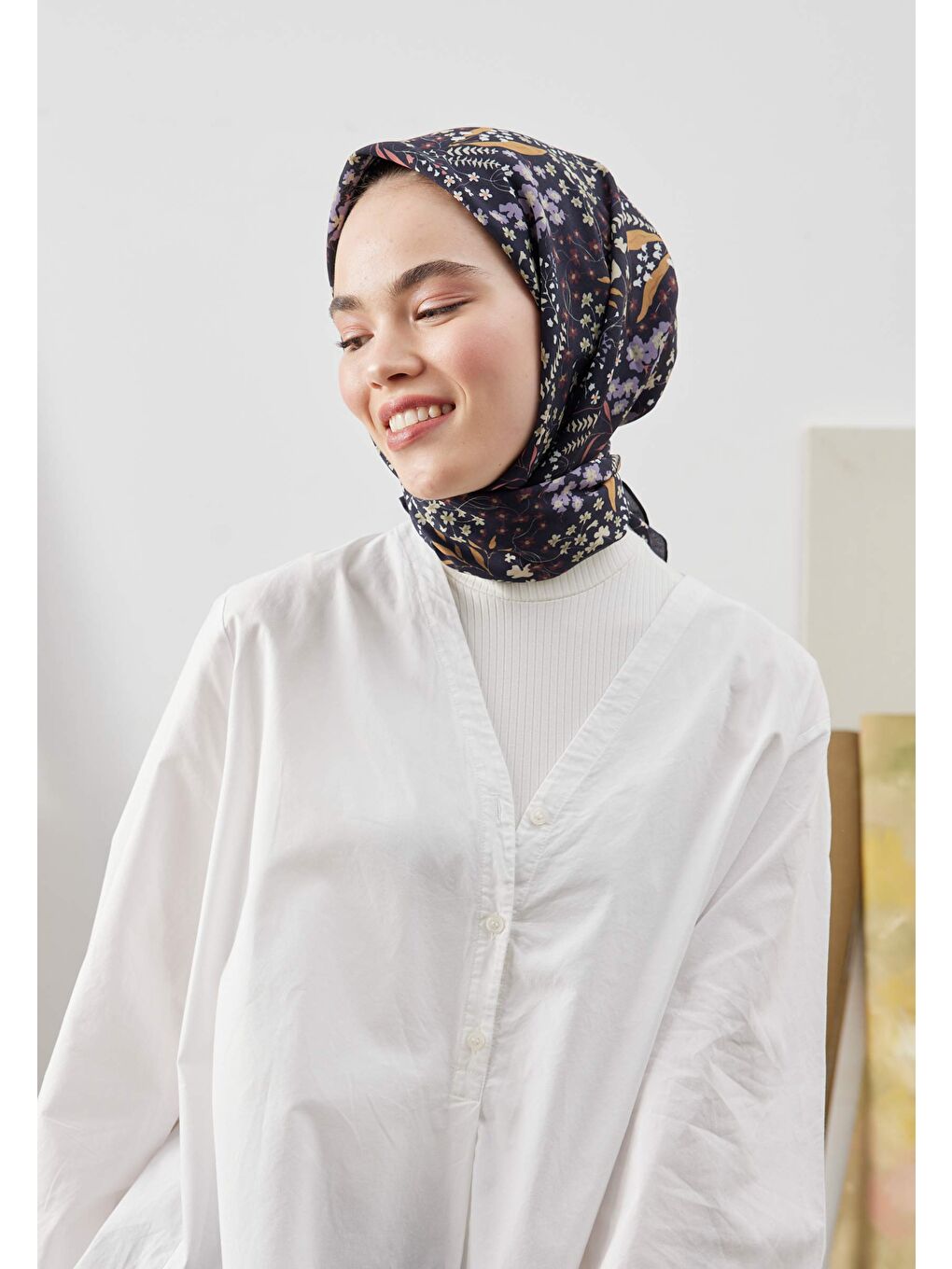 Tıny Garden Desen Pamuk İpek Eşarp Siyah-1