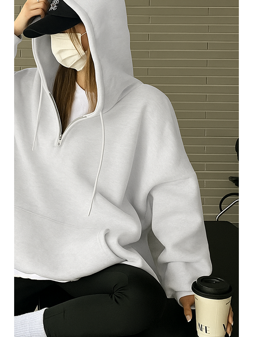 Kadın Beyaz Oversize Kapüşonlu Önü Fermuarlı Yumuşak Kumaş Sweatshirt-2