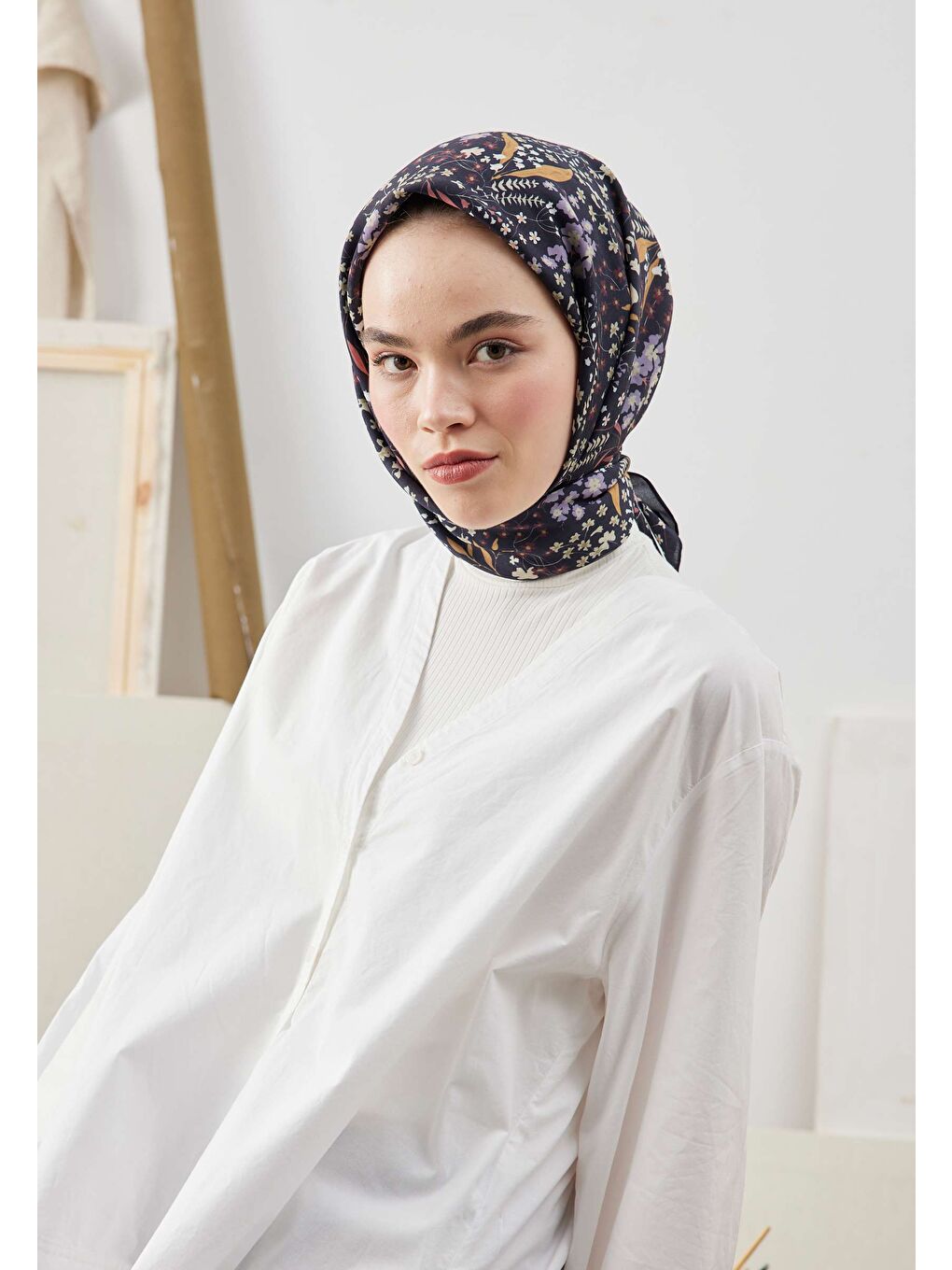 Tıny Garden Desen Pamuk İpek Eşarp Siyah-2