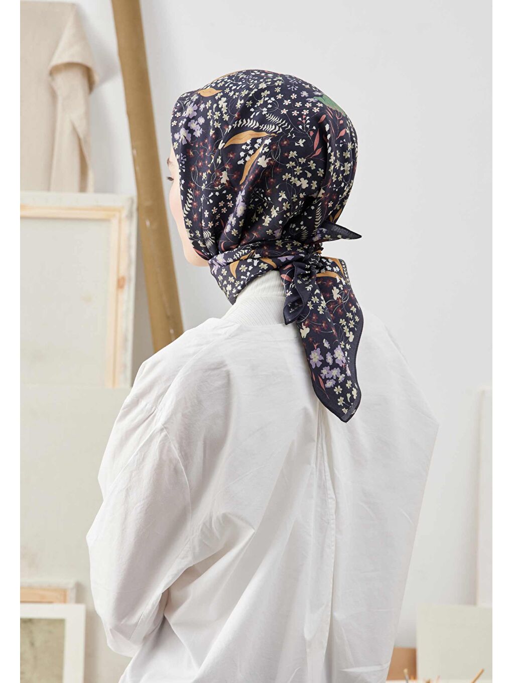 Tıny Garden Desen Pamuk İpek Eşarp Siyah-3