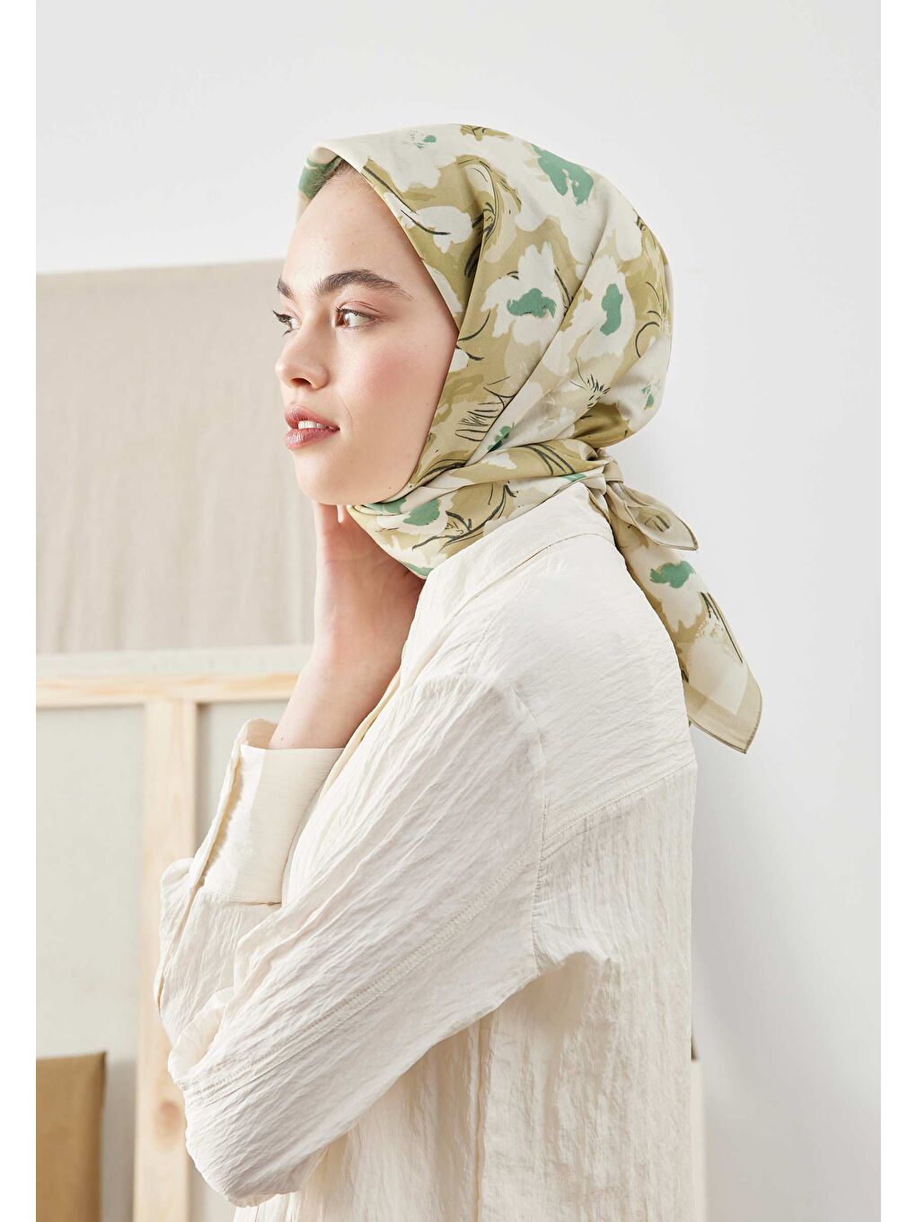 Yeşil Multı Flower Desen Pamuk İpek Eşarp Adaçayı-1