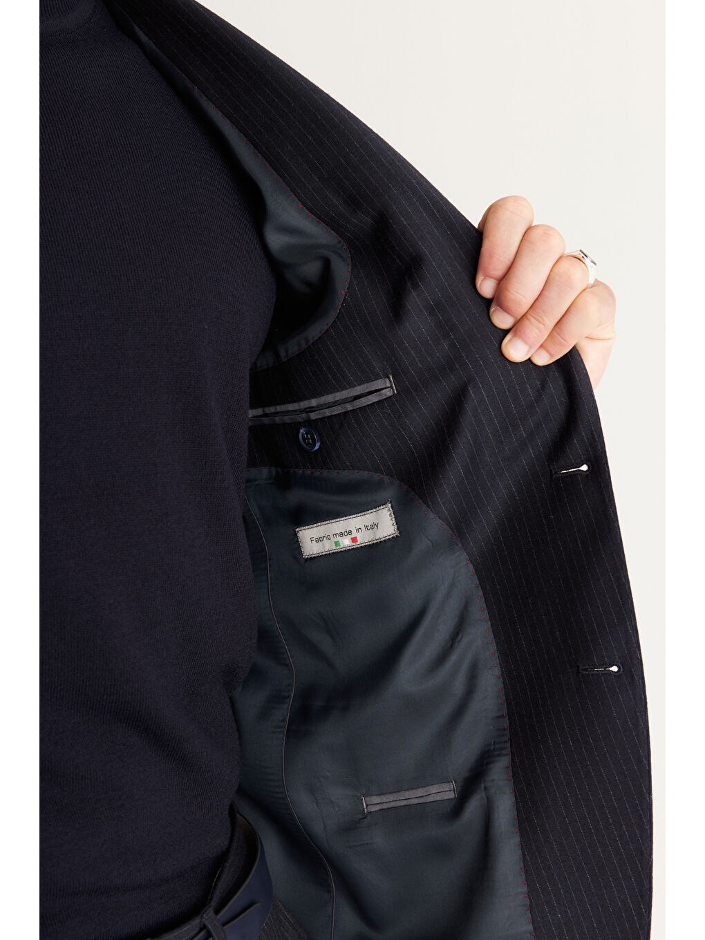 Erkek Koyu Lacivert Slim Fit Dar Kesim Kırlangıç Yaka %100 Yün Çizgili Takım Elbise-4