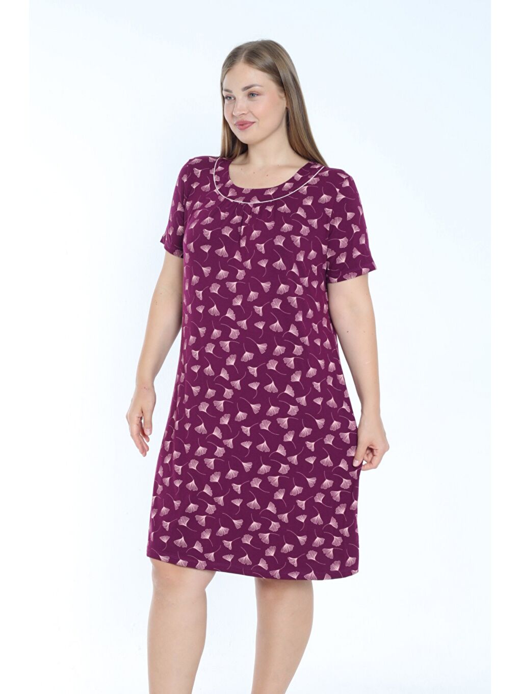 Mor Büyük Beden Desenli Kısa Kollu Biyeli Esnek Viskon Gecelik