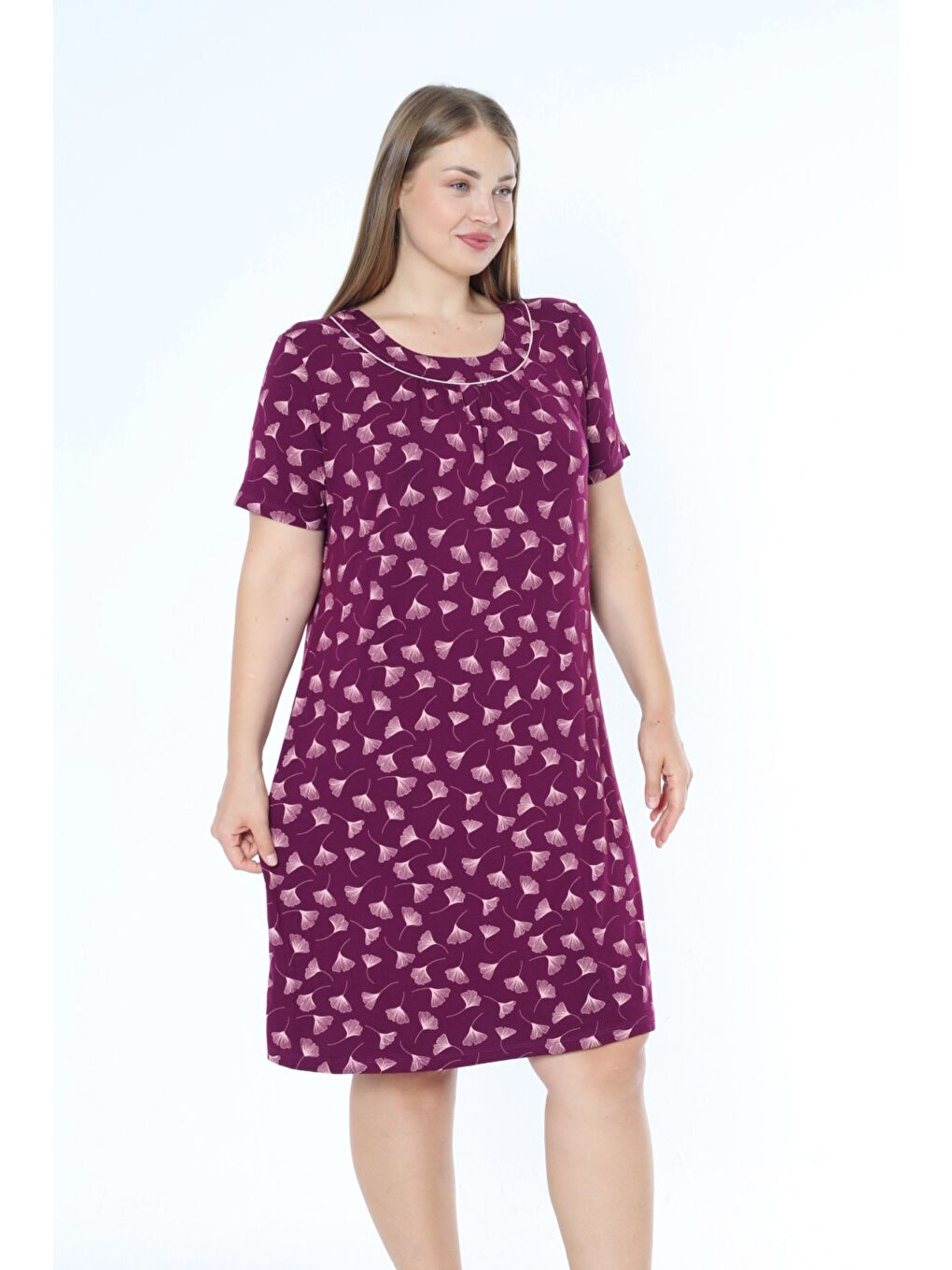 Mor Büyük Beden Desenli Kısa Kollu Biyeli Esnek Viskon Gecelik-1