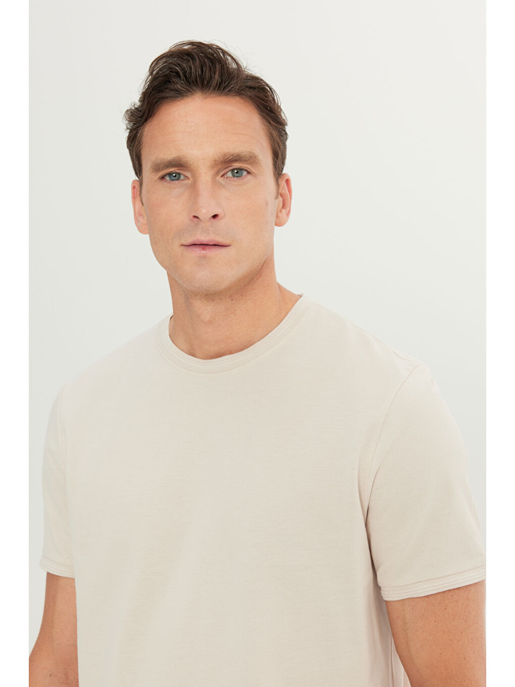 Erkek Bej %100 Pamuk Slim Fit Dar Kesim Bisiklet Yaka Tişört-3