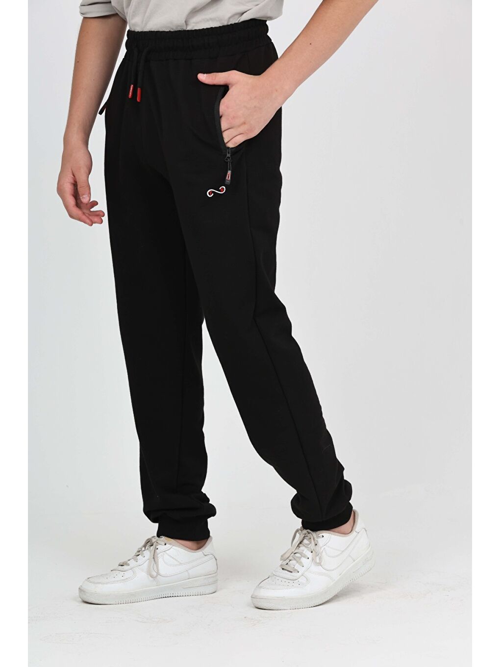 Siyah Erkek Çocuk TN Nakışlı Eşofman Alt