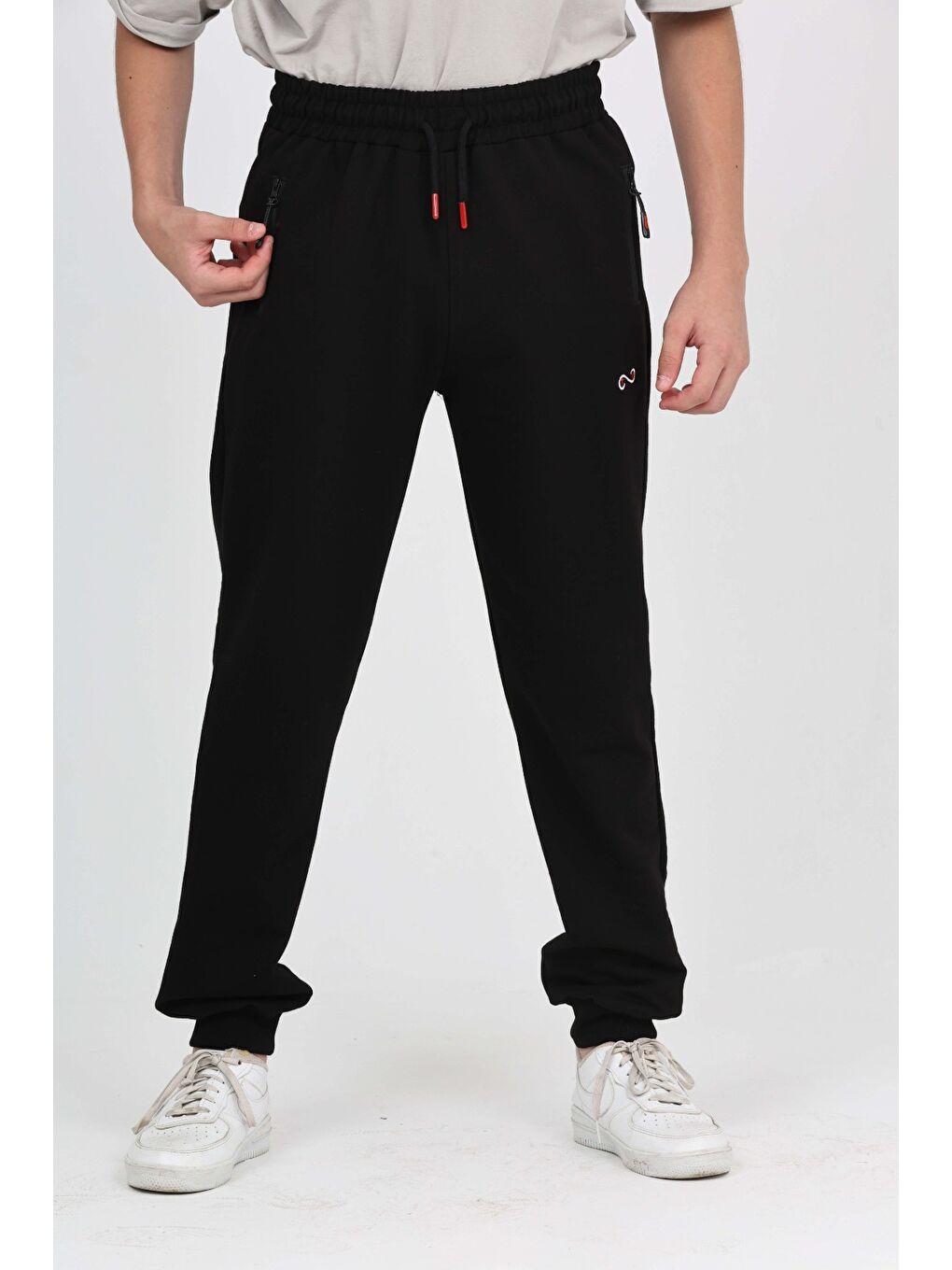 Siyah Erkek Çocuk TN Nakışlı Eşofman Alt-1