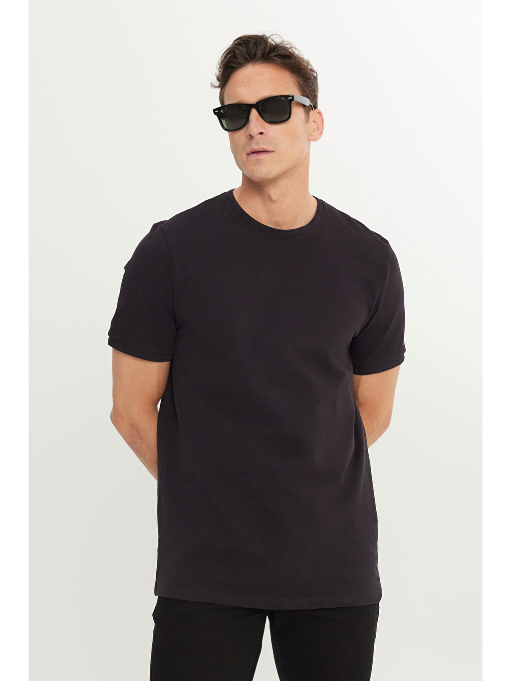 Erkek Siyah %100 Pamuk Slim Fit Dar Kesim Bisiklet Yaka Tişört