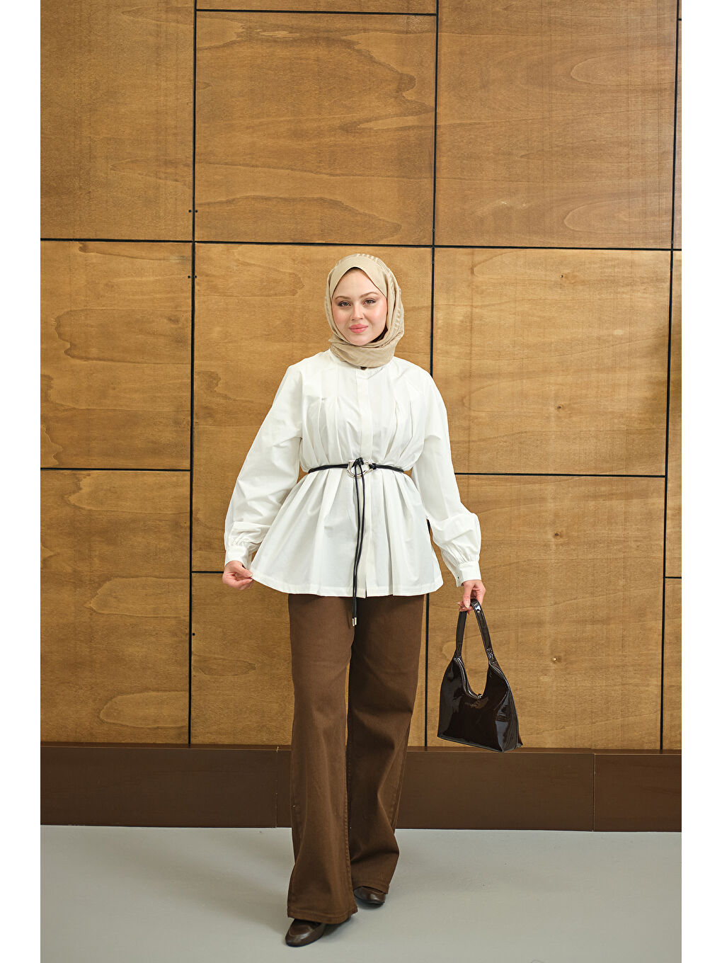 Kadın Hakim Yaka Pile Detay Çiçek Düğmeli Deri İp Kemerli Regular Poplin Gömlek Beyaz-1