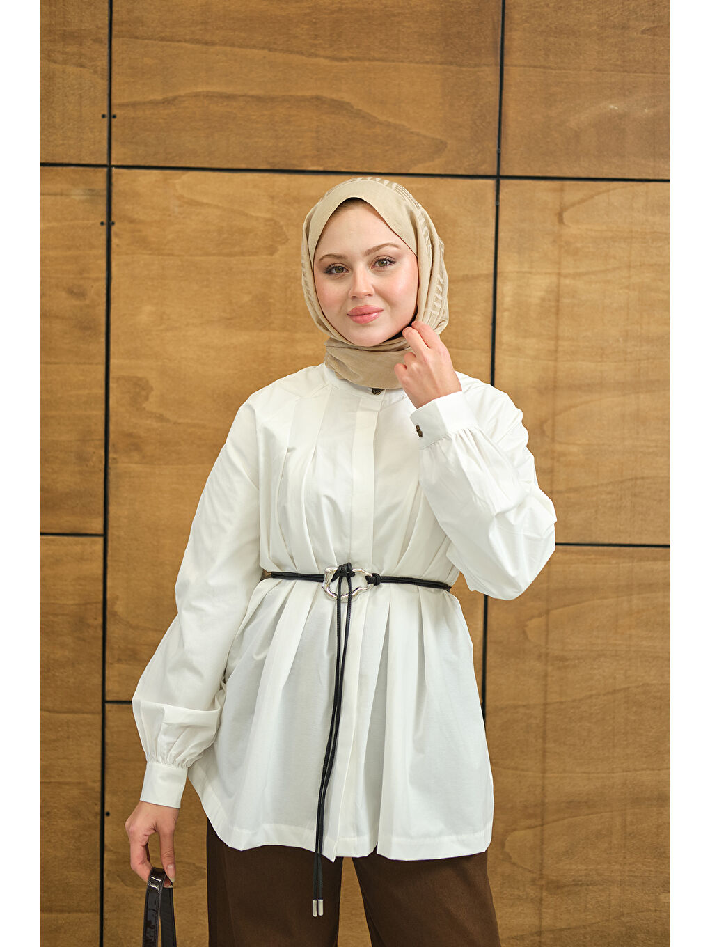 Kadın Hakim Yaka Pile Detay Çiçek Düğmeli Deri İp Kemerli Regular Poplin Gömlek Beyaz-3