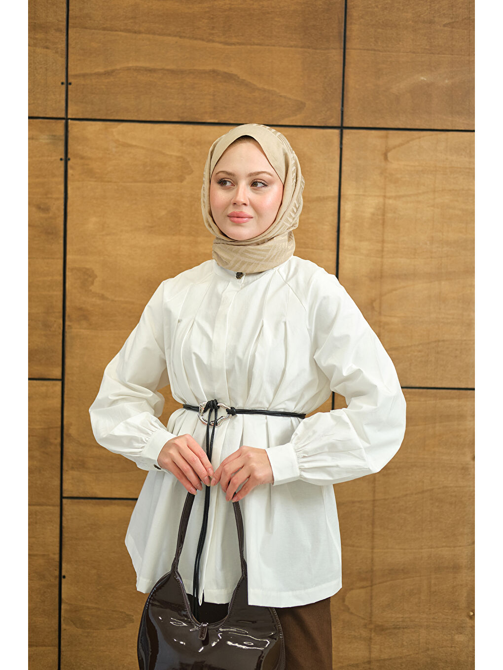 Kadın Hakim Yaka Pile Detay Çiçek Düğmeli Deri İp Kemerli Regular Poplin Gömlek Beyaz-4