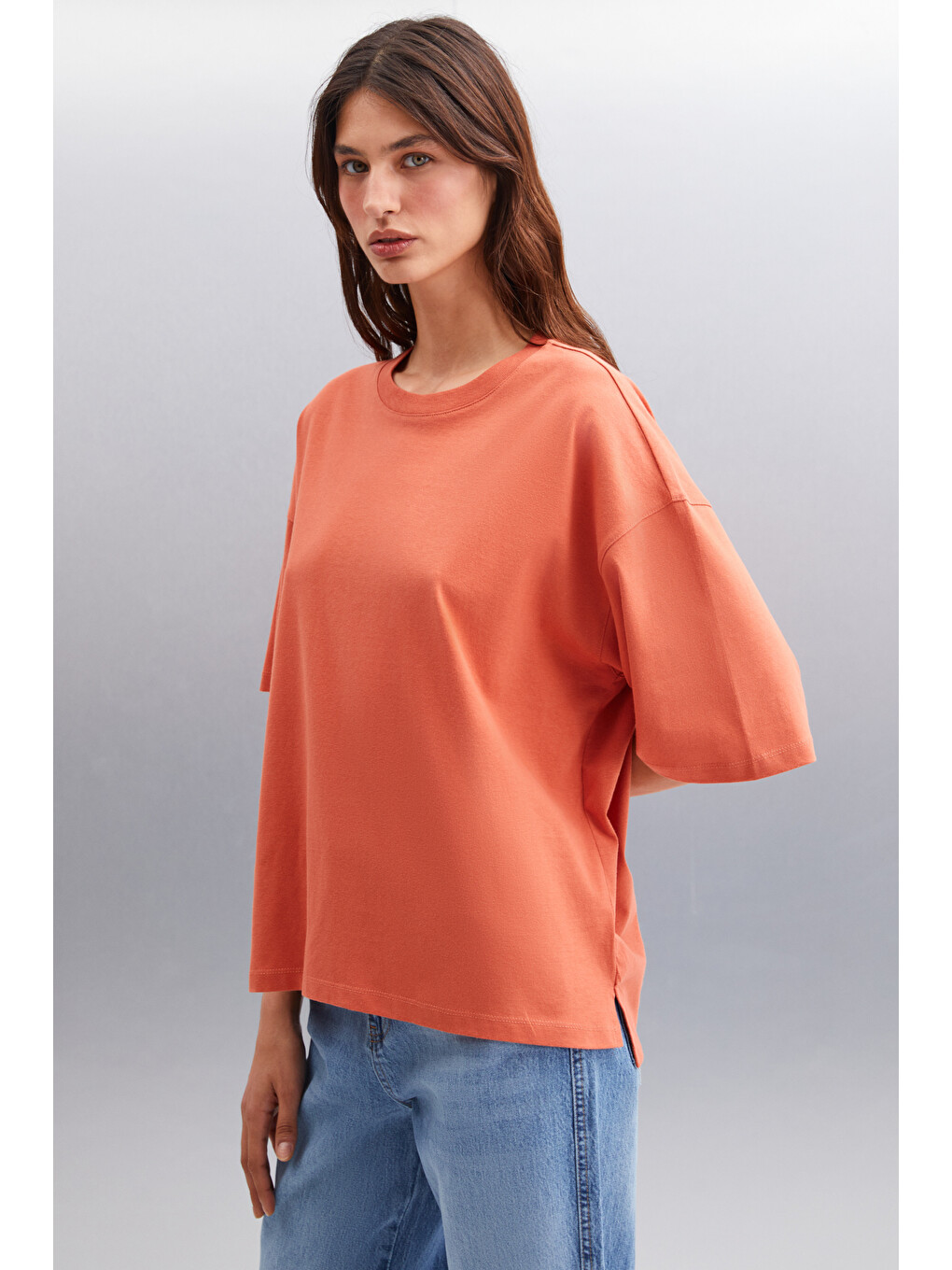 Kahverengi Jemmy Kadın %100 Organik Pamuk Relaxed Fit Yırtmaçlı Yuvarlak Yakalı KİREMİT T-Shirt-2