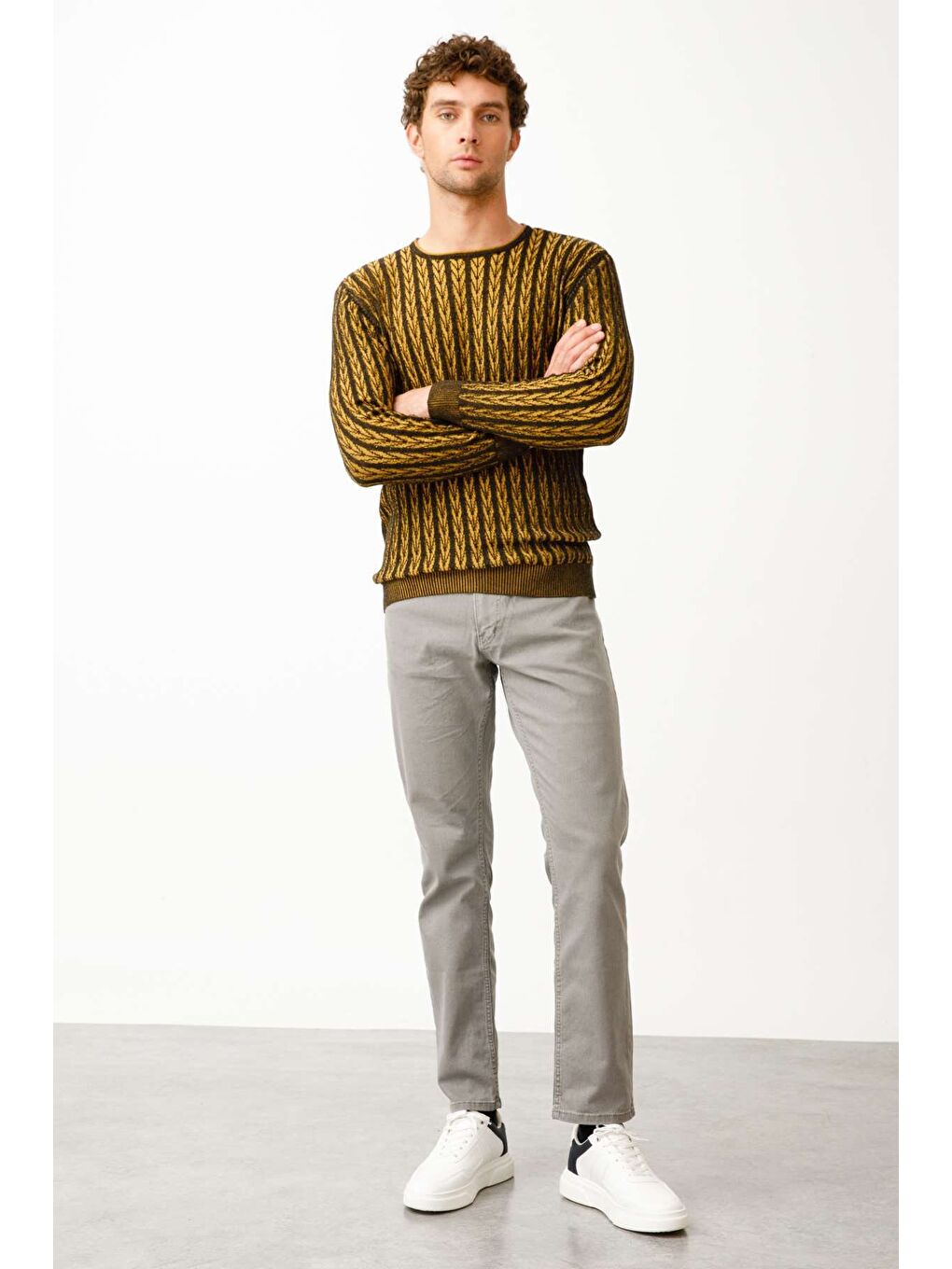 Siyah Rahat Kalıp Bisiklet Yaka Desenli Uzun Kollu Triko-2