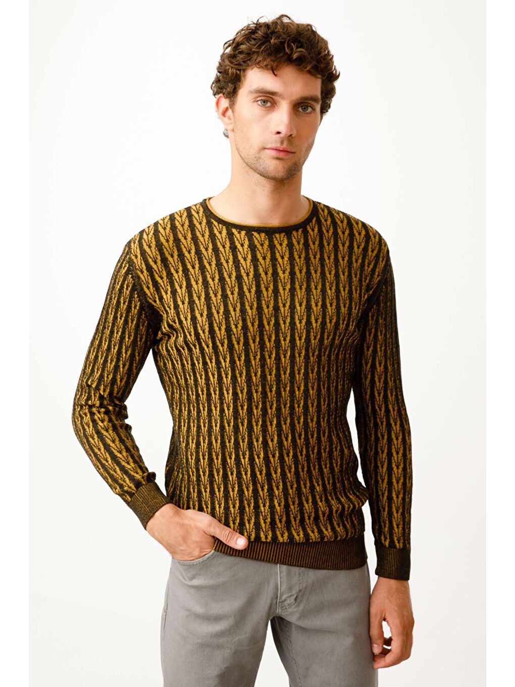 Siyah Rahat Kalıp Bisiklet Yaka Desenli Uzun Kollu Triko-4