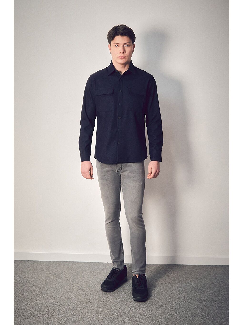 Lacivert Basic Çift Cepli Çıtçıtlı Gömlek-1