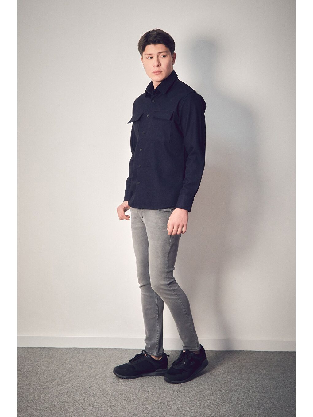 Lacivert Basic Çift Cepli Çıtçıtlı Gömlek-3