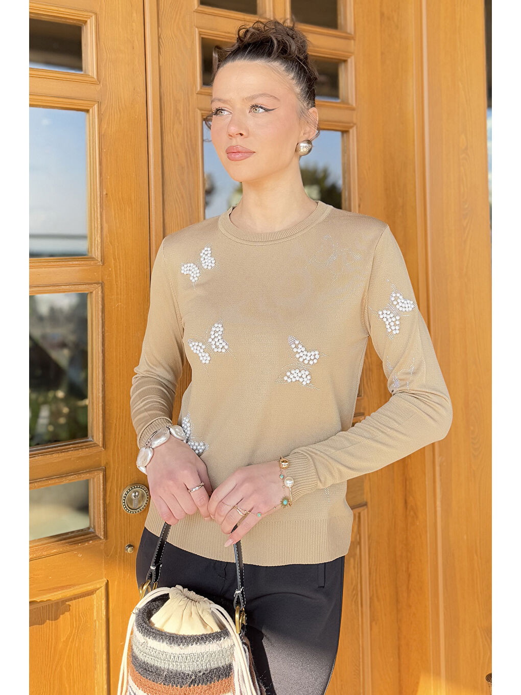 Bej Kelebek Taşlı Triko Bluz-1