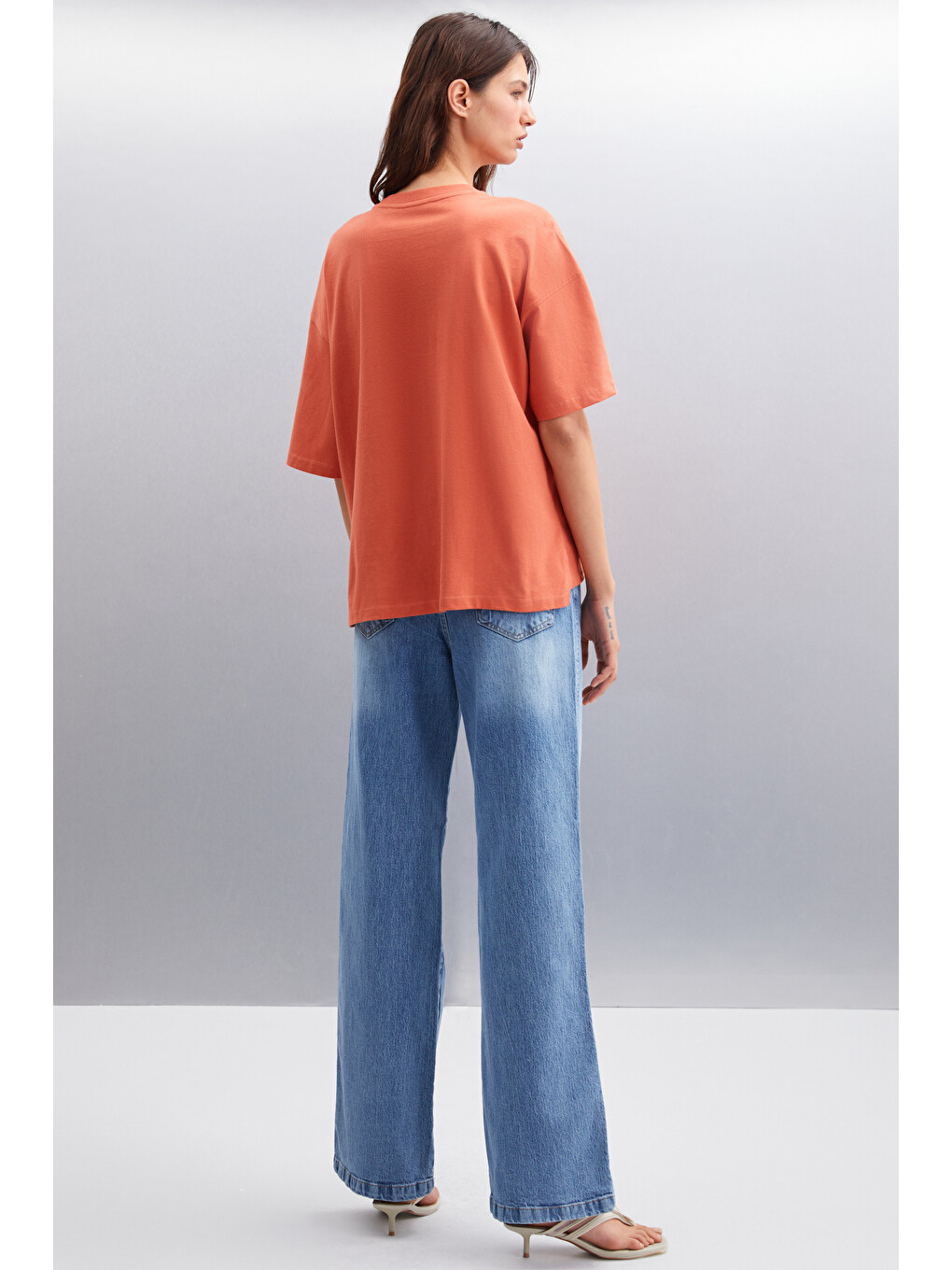 Kahverengi Jemmy Kadın %100 Organik Pamuk Relaxed Fit Yırtmaçlı Yuvarlak Yakalı KİREMİT T-Shirt-4